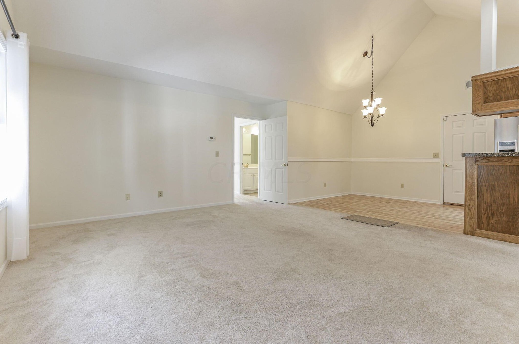 8374 Orch Knl Ln, Columbus OH 43235-3800 exterior