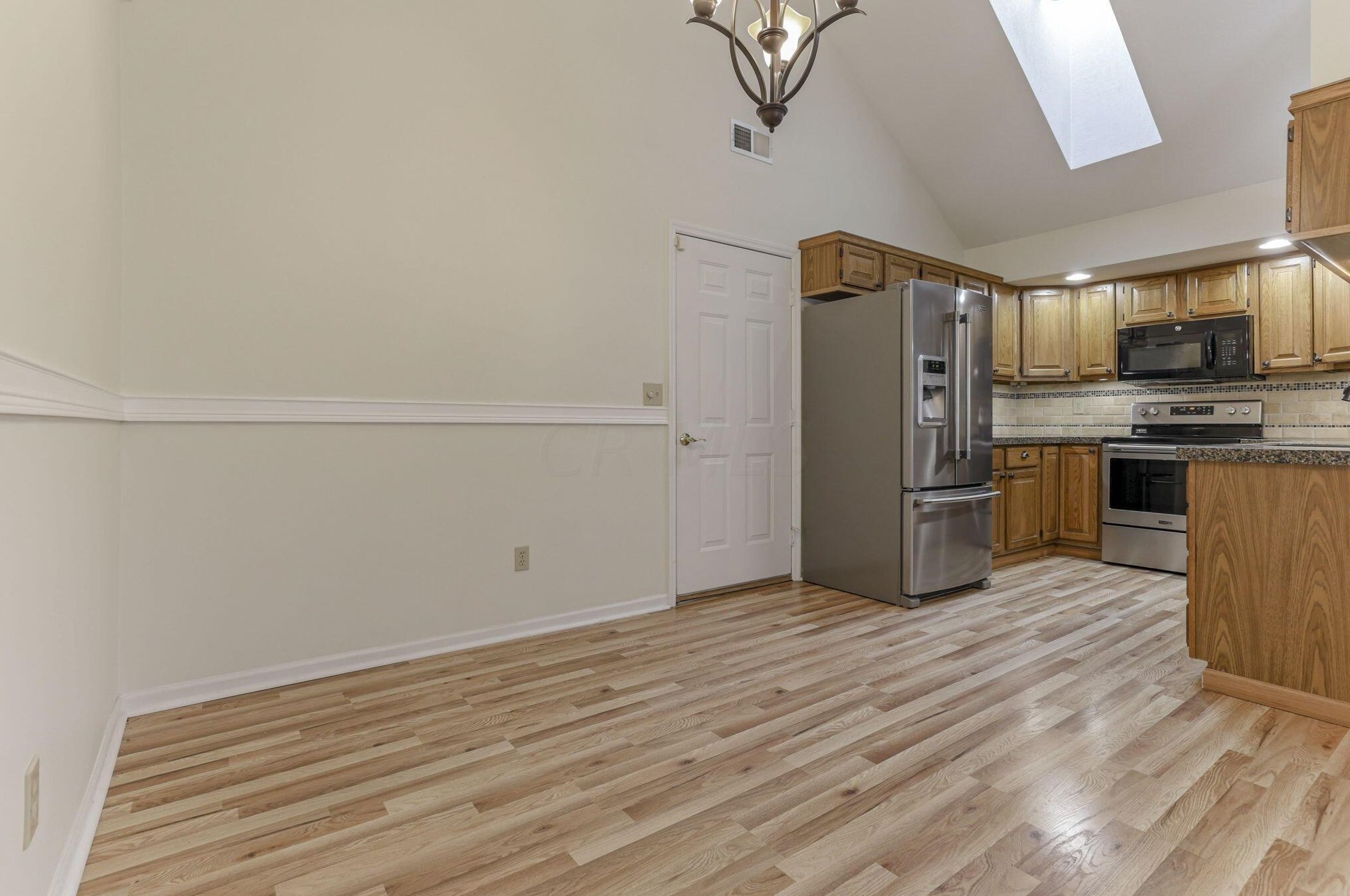 8374 Orch Knl Ln, Columbus OH 43235-3800 exterior