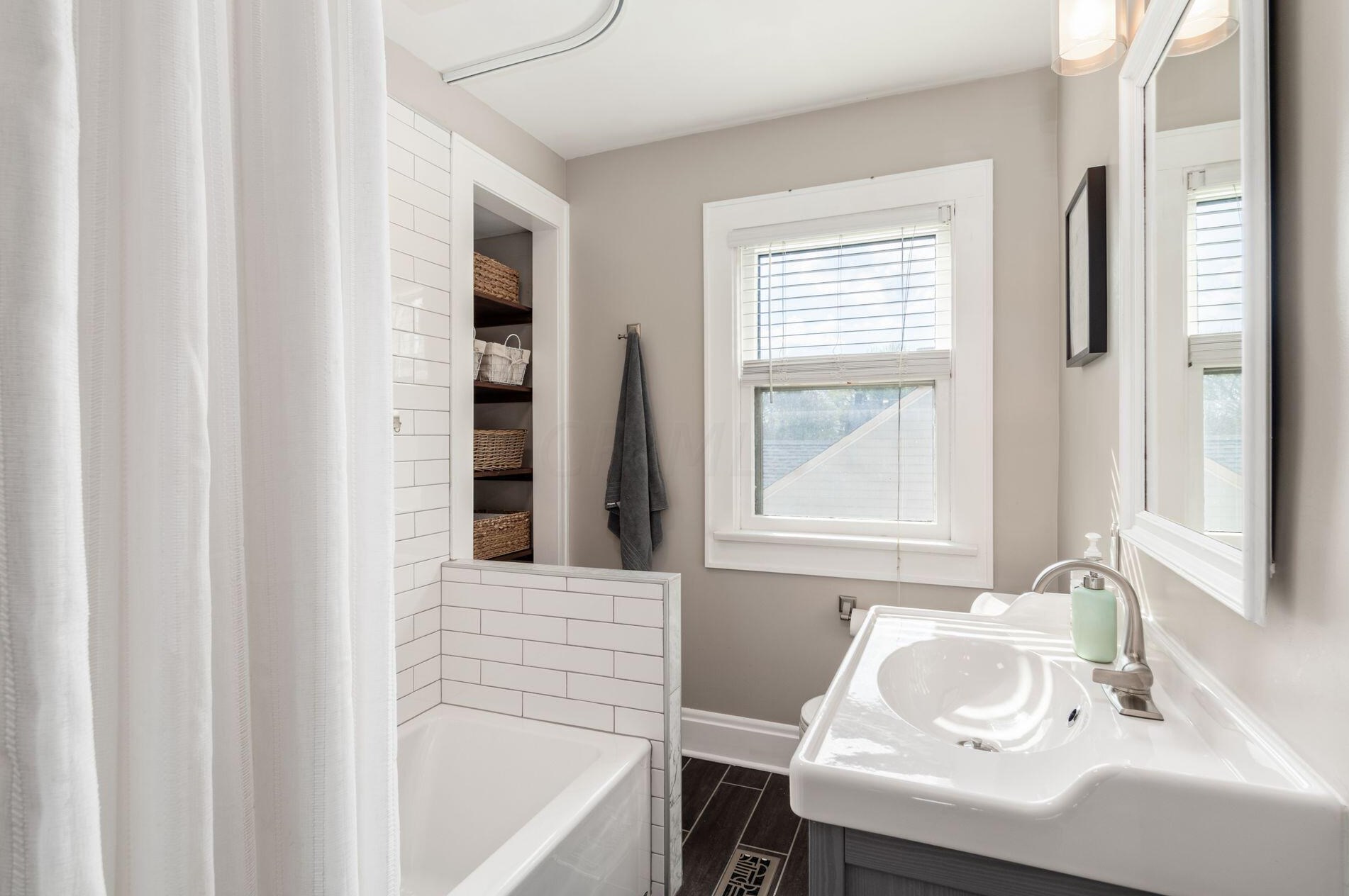 136 Blenheim Rd, Columbus OH 43214-3265 exterior