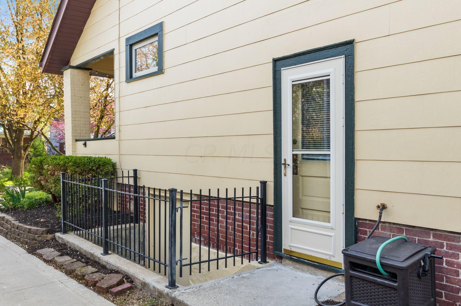 136 Blenheim Rd, Columbus OH 43214-3265 exterior