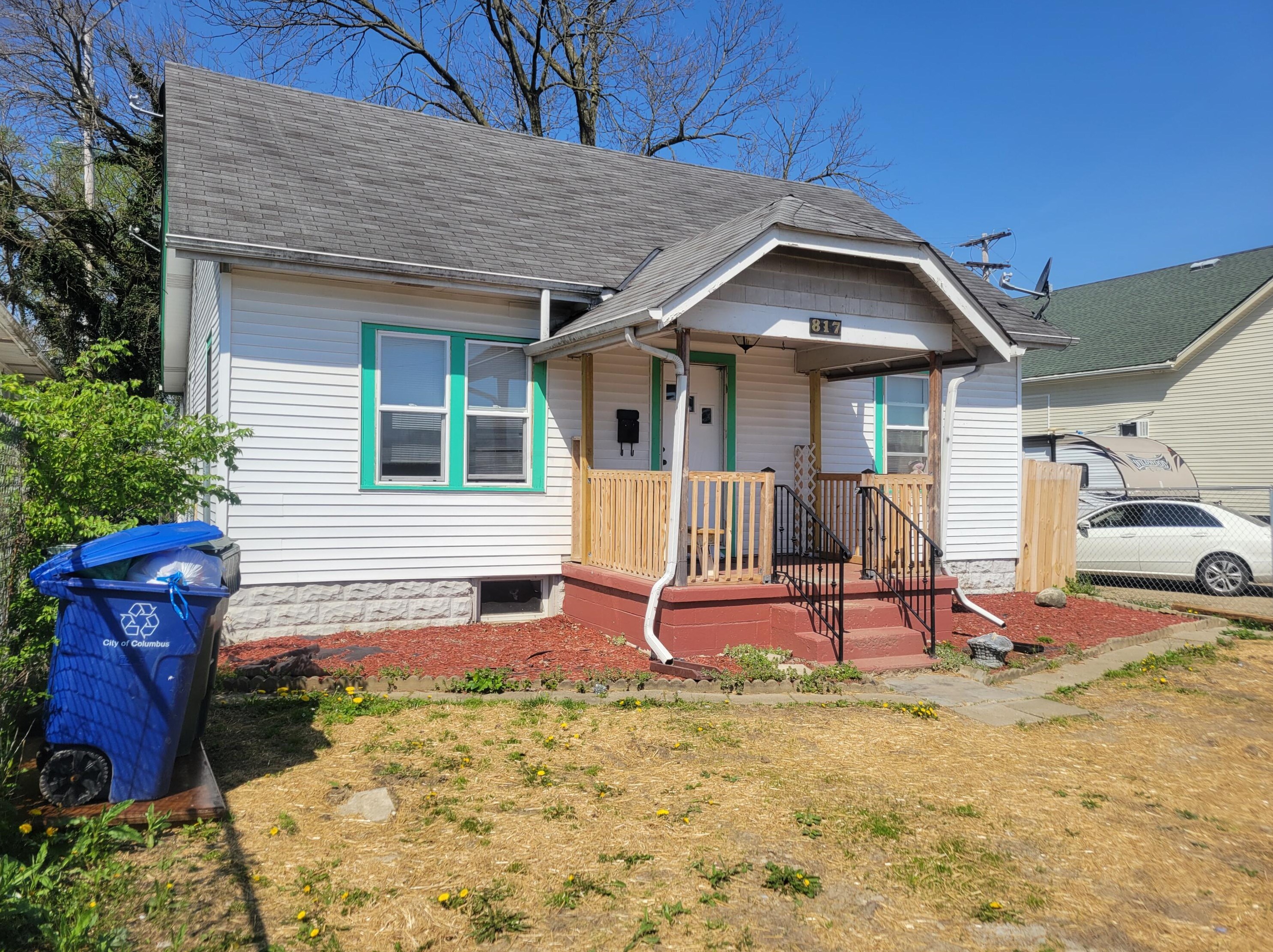 817 Barnett Rd, Columbus, OH 43227-1102