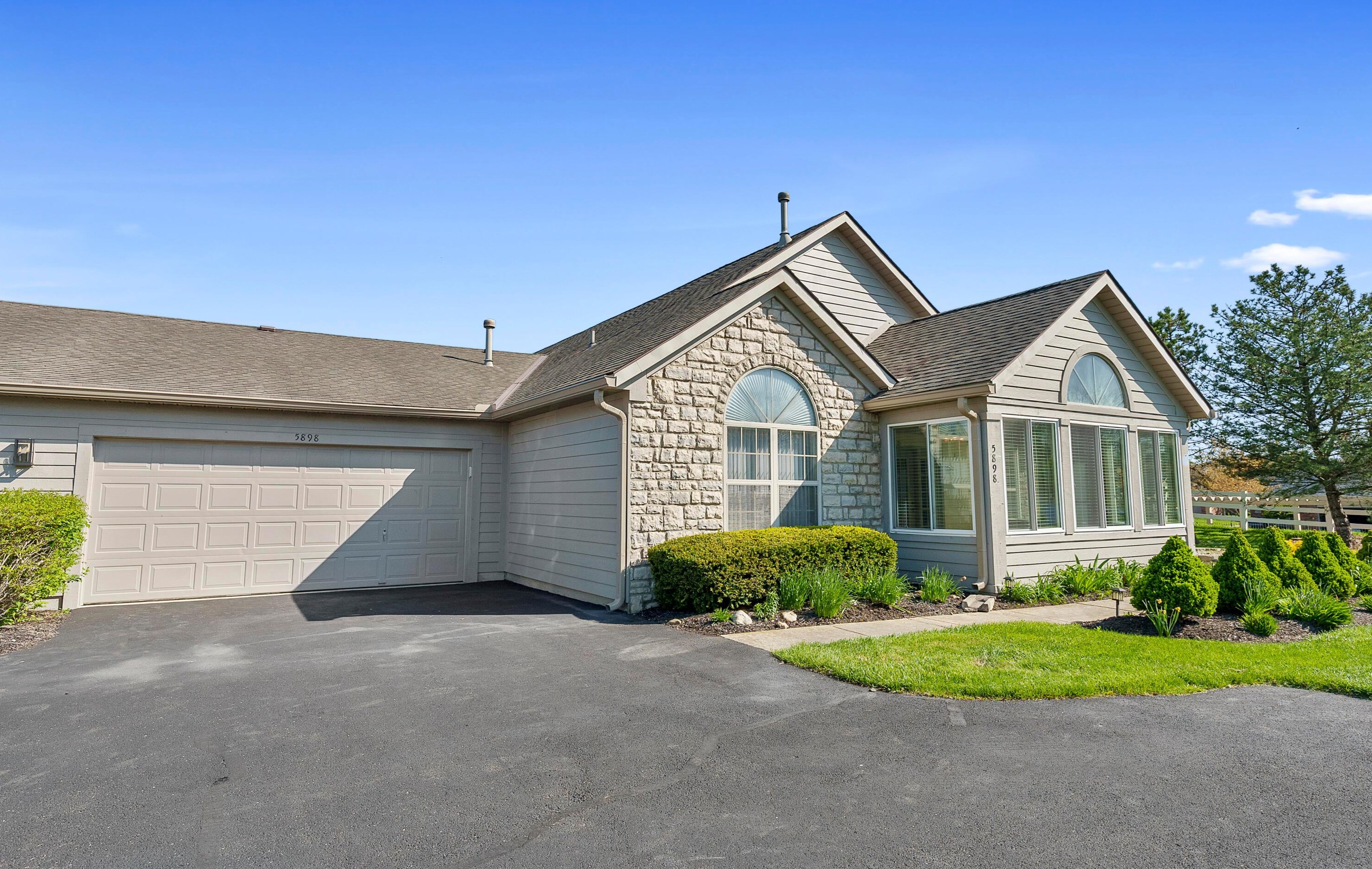 5898 Ravine Creek Dr #9-5898, Darbydale, OH 43123