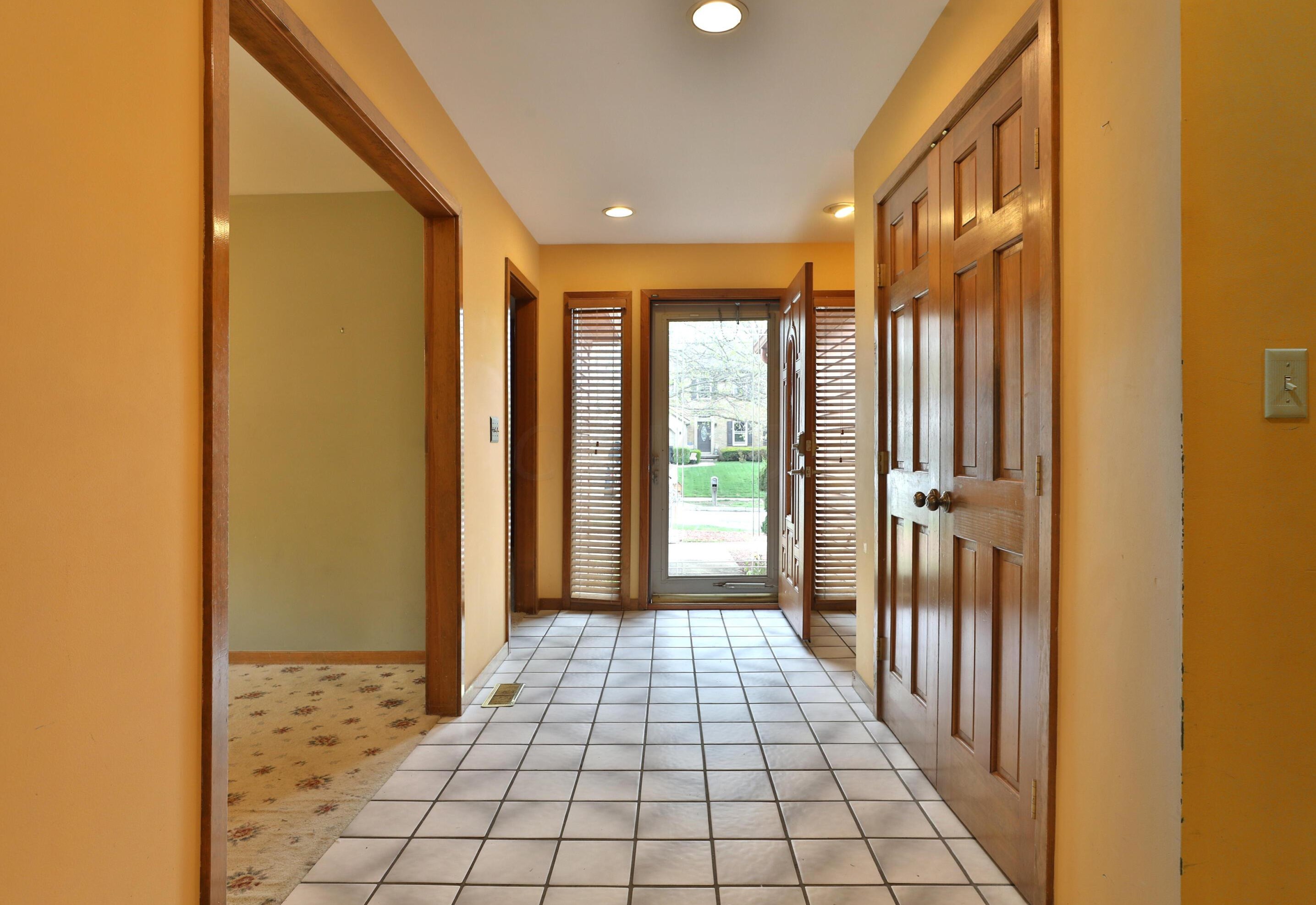 793 Collingwood Dr, Westerville OH  43081-2459 exterior