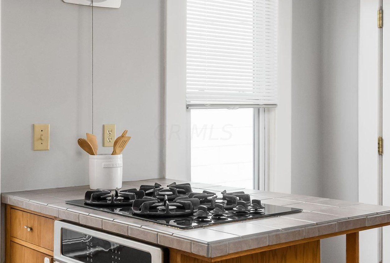 188 Maynard Ave, Columbus OH  43202-3057 exterior