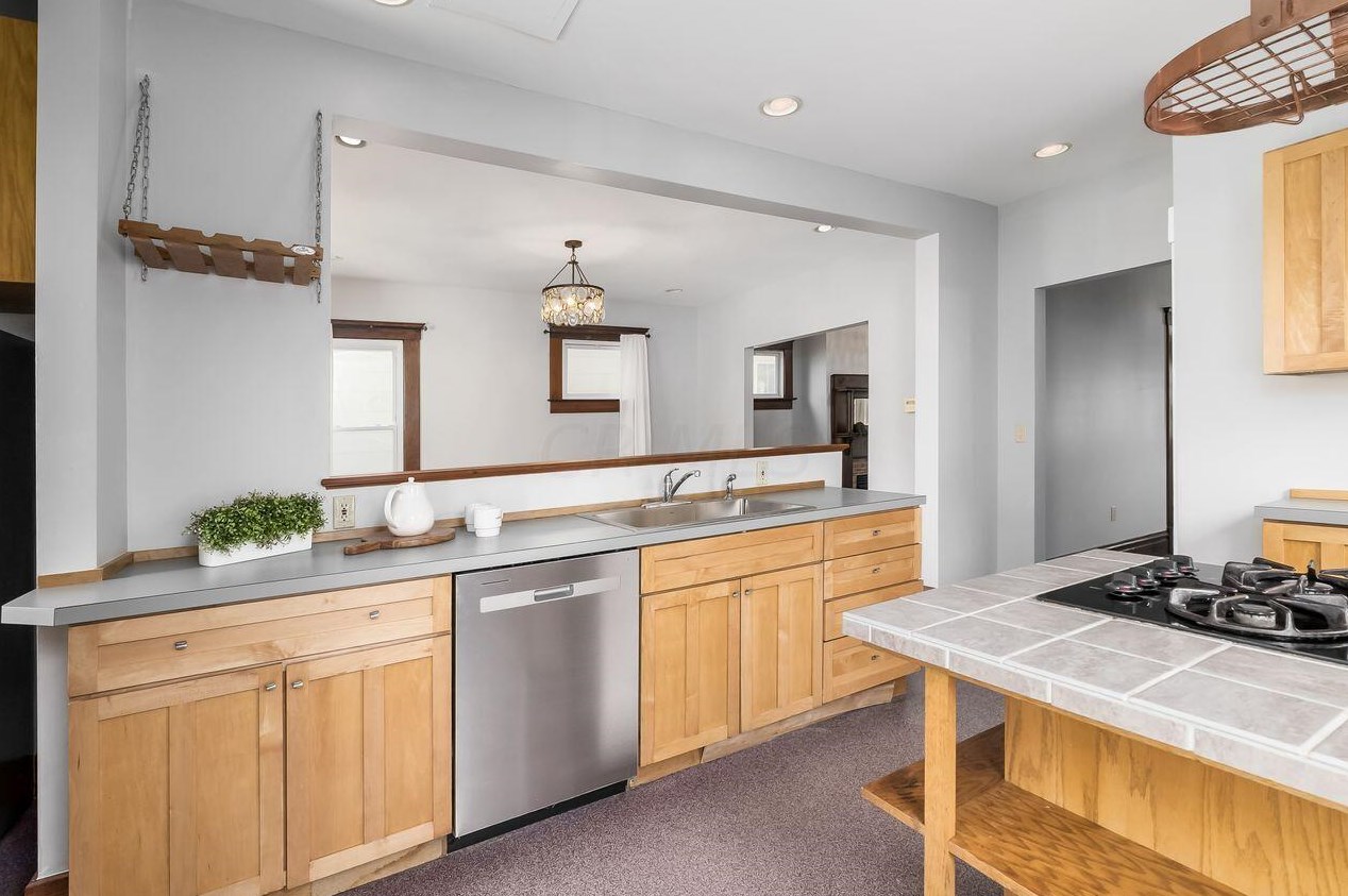 188 Maynard Ave, Columbus OH  43202-3057 exterior