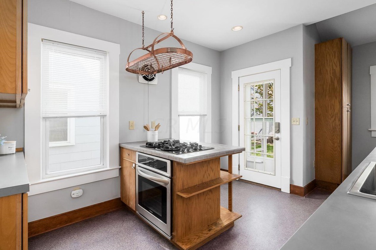 188 Maynard Ave, Columbus OH  43202-3057 exterior