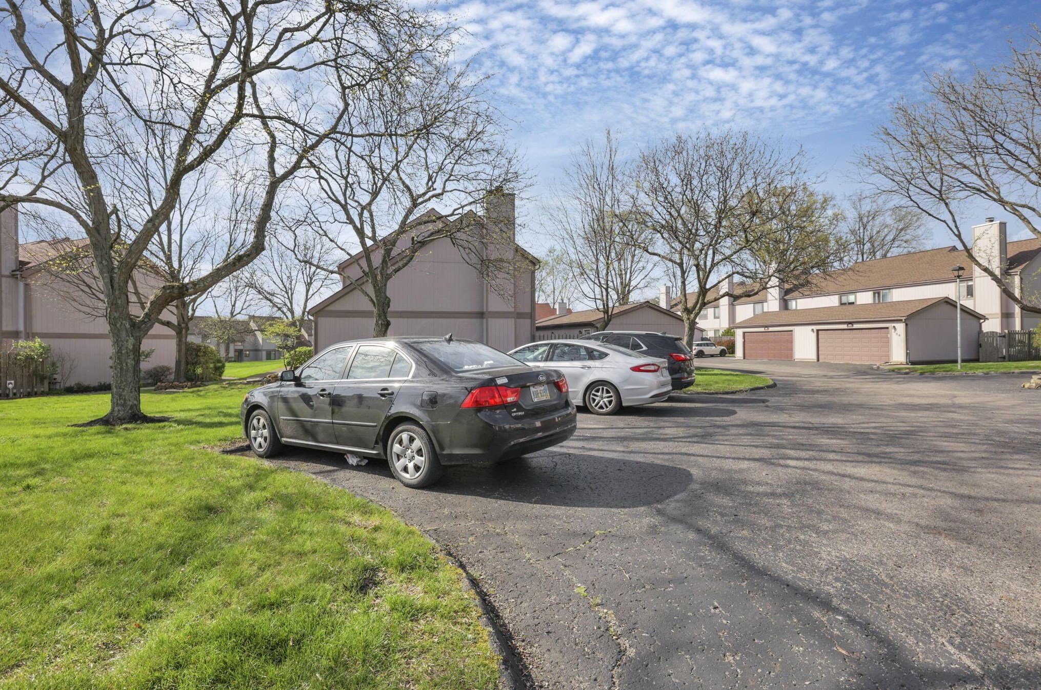 592 Banningway Dr, Columbus OH 43213-3441 exterior