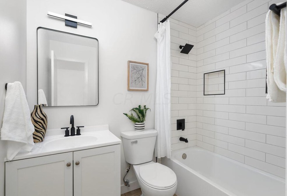 994 Bootman Dr, Columbus OH  43228-8203 exterior