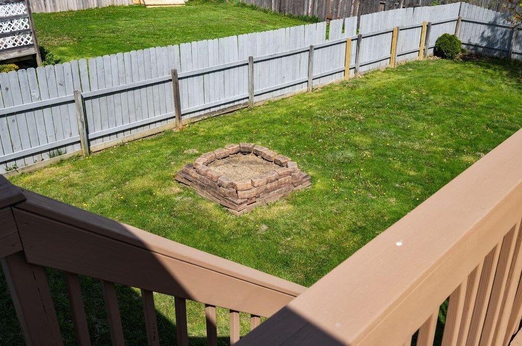 994 Bootman Dr, Columbus OH  43228-8203 exterior