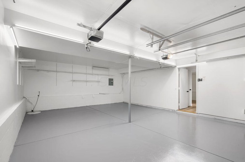 994 Bootman Dr, Columbus OH  43228-8203 exterior