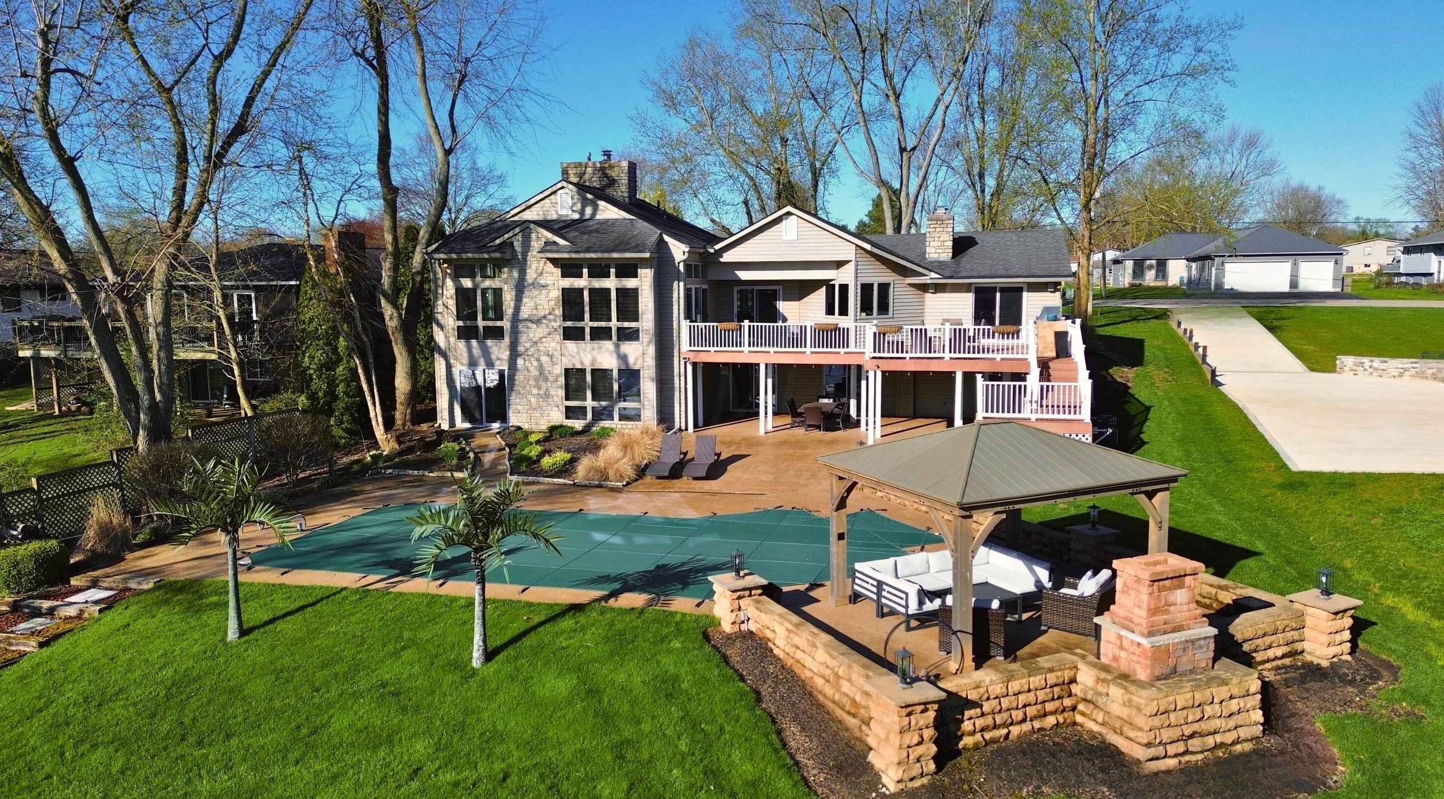 2045 Chickasaw Dr, London, OH 43140