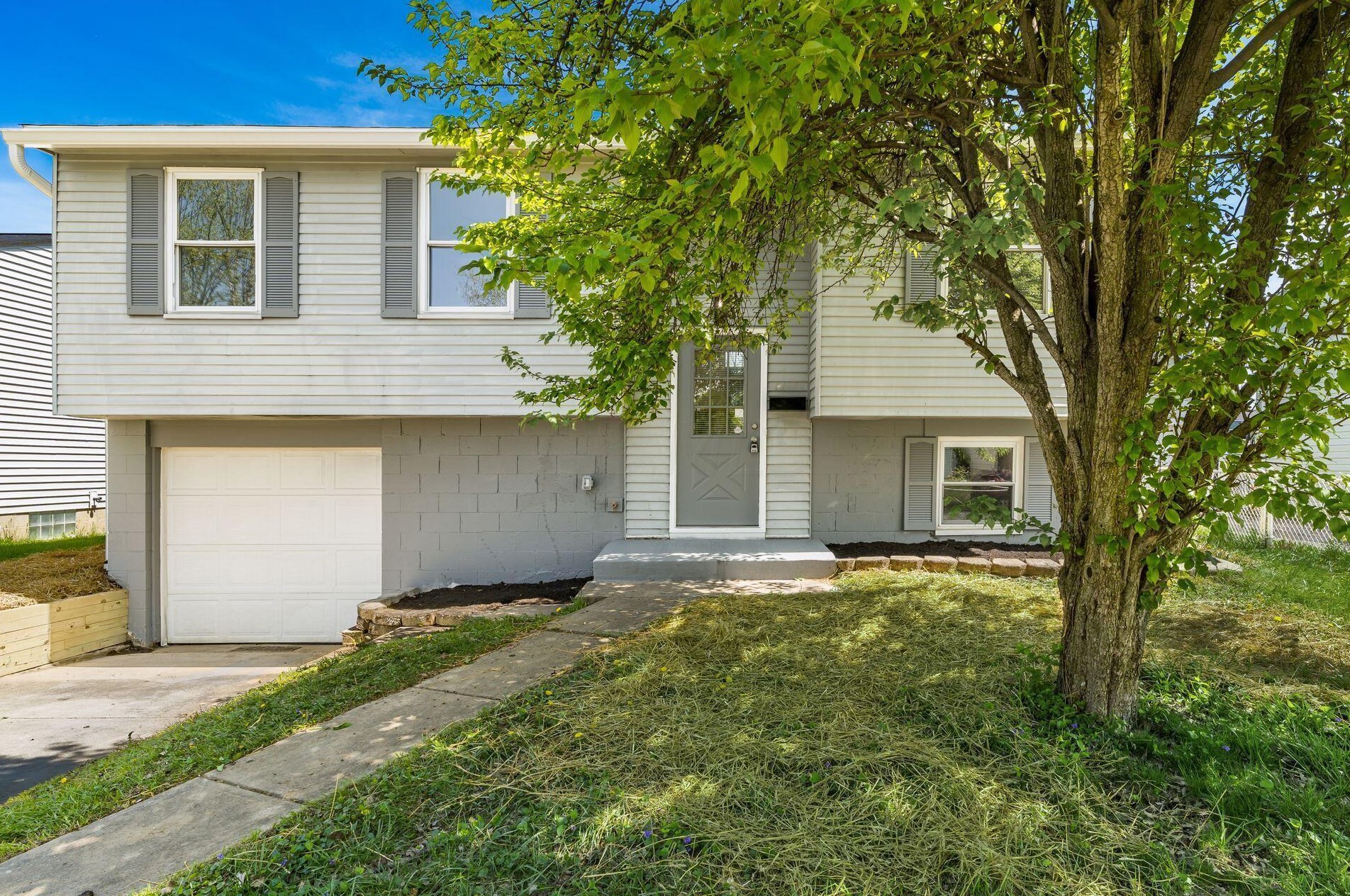 3992 Elkton St, Columbus, OH 43207-4250