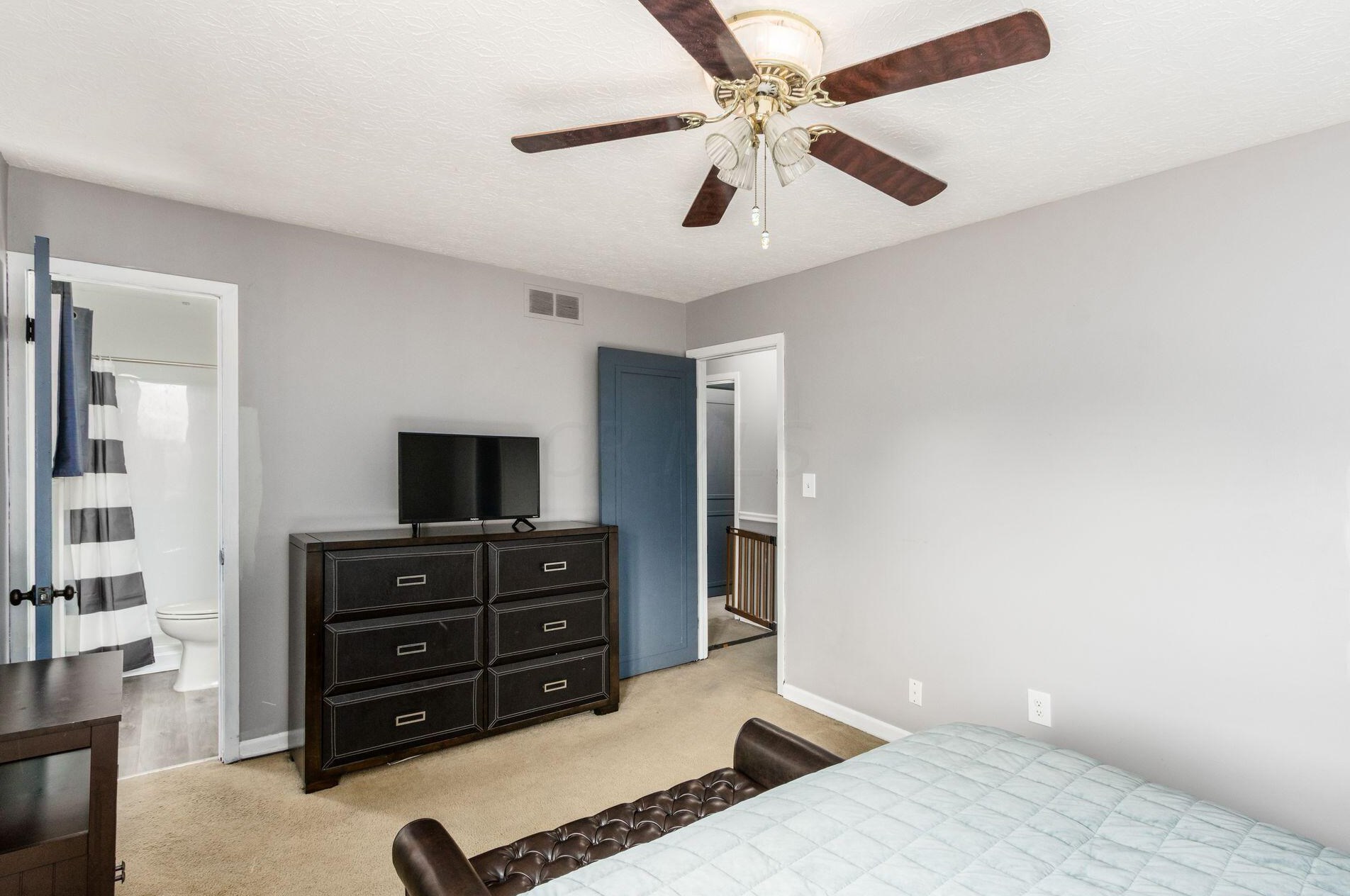 7646 Yosemite Dr, Columbus OH  43085-1535 exterior