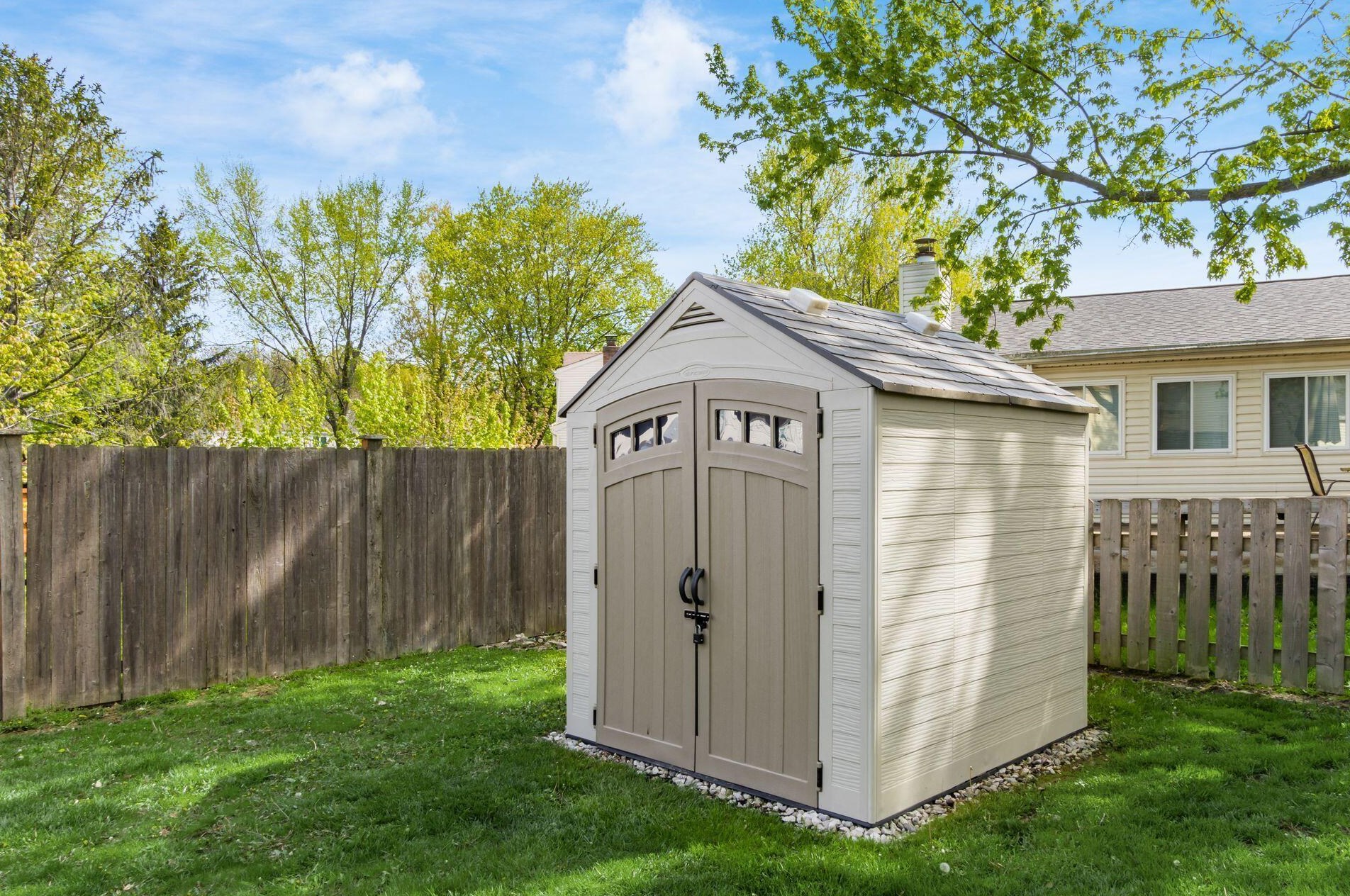 7646 Yosemite Dr, Columbus OH  43085-1535 exterior