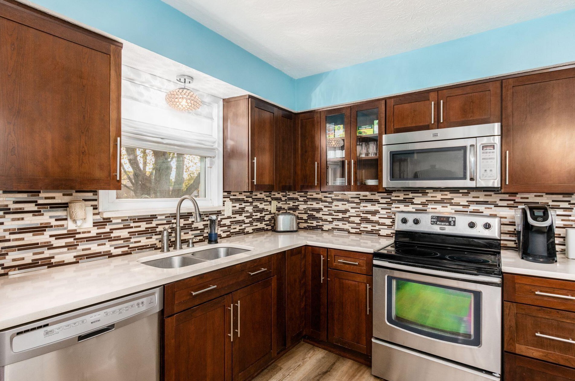 7646 Yosemite Dr, Columbus OH  43085-1535 exterior