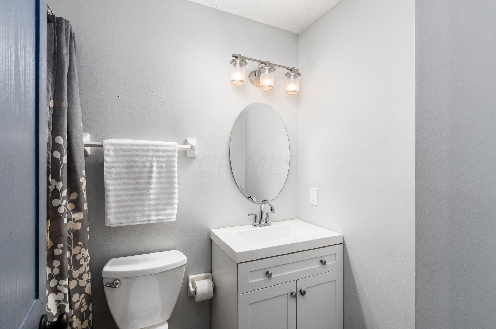 7646 Yosemite Dr, Columbus OH  43085-1535 exterior