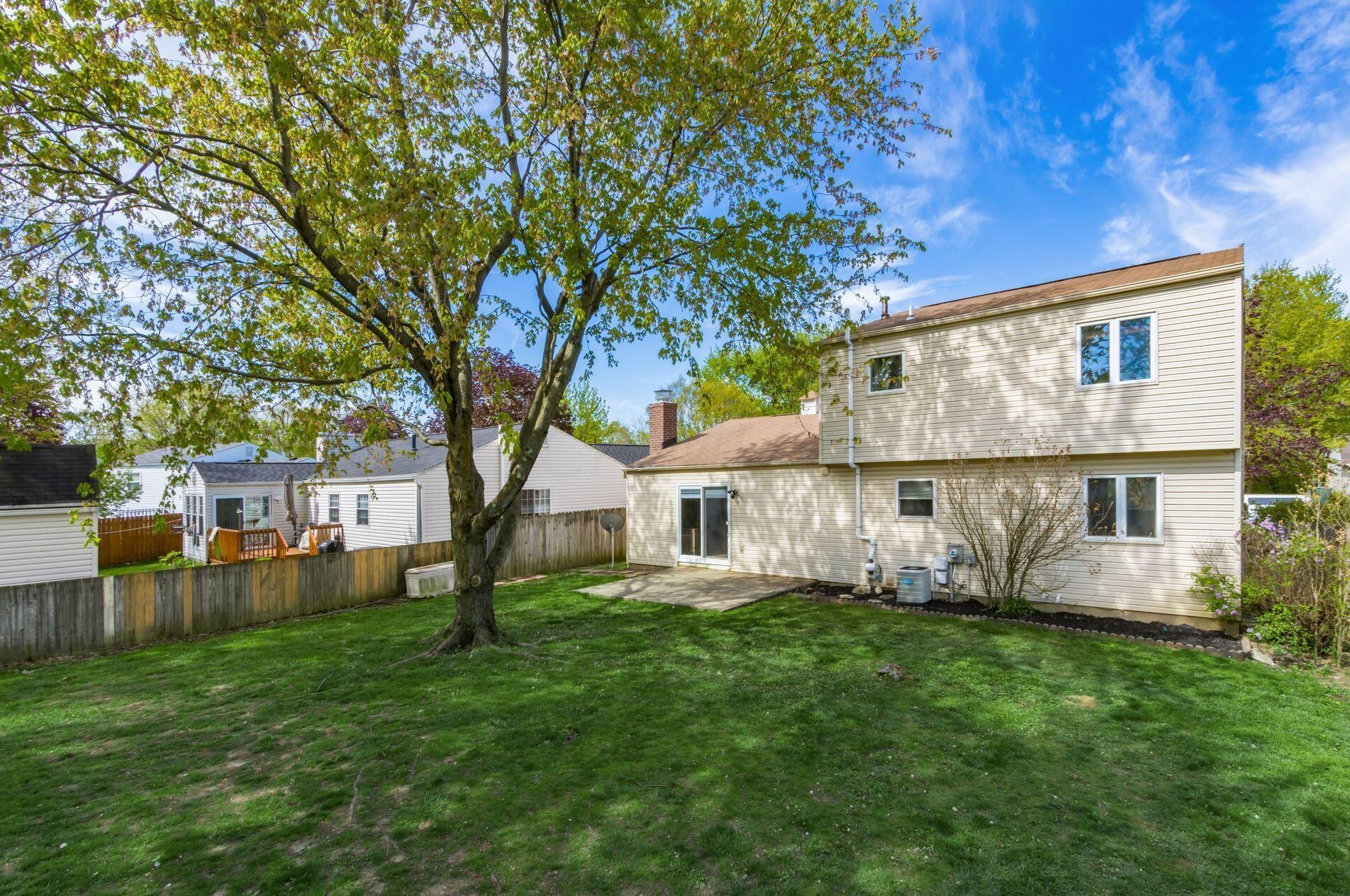 7646 Yosemite Dr, Columbus OH  43085-1535 exterior