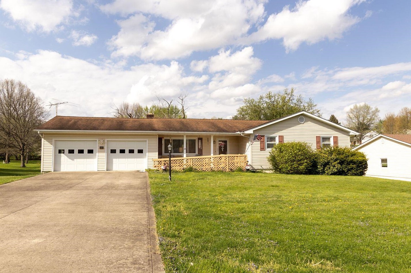 1320 Hillbrook Ne Dr, Lancaster, OH 43130