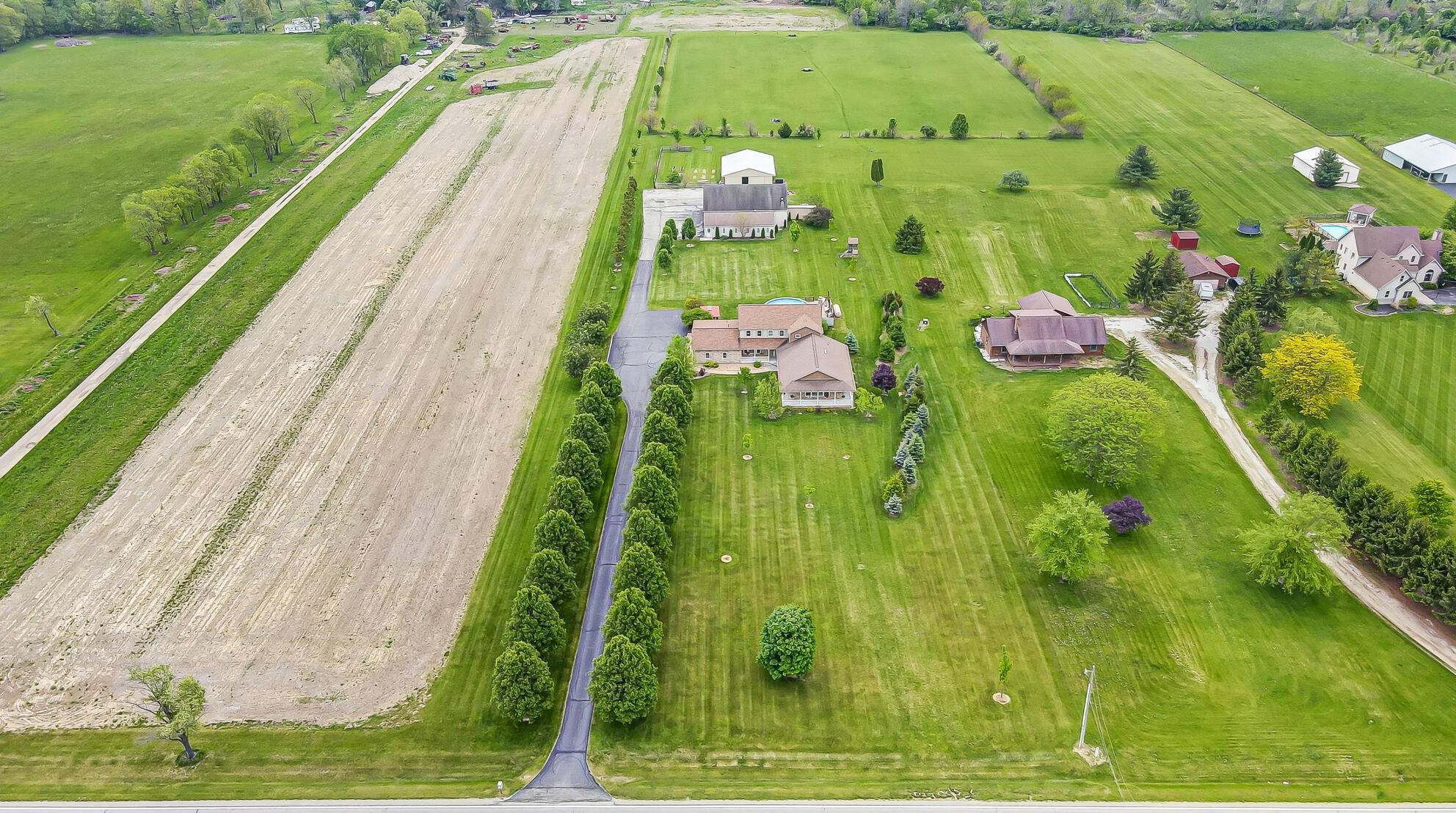 8205 Roberts Rd, Hilliard, OH 43026