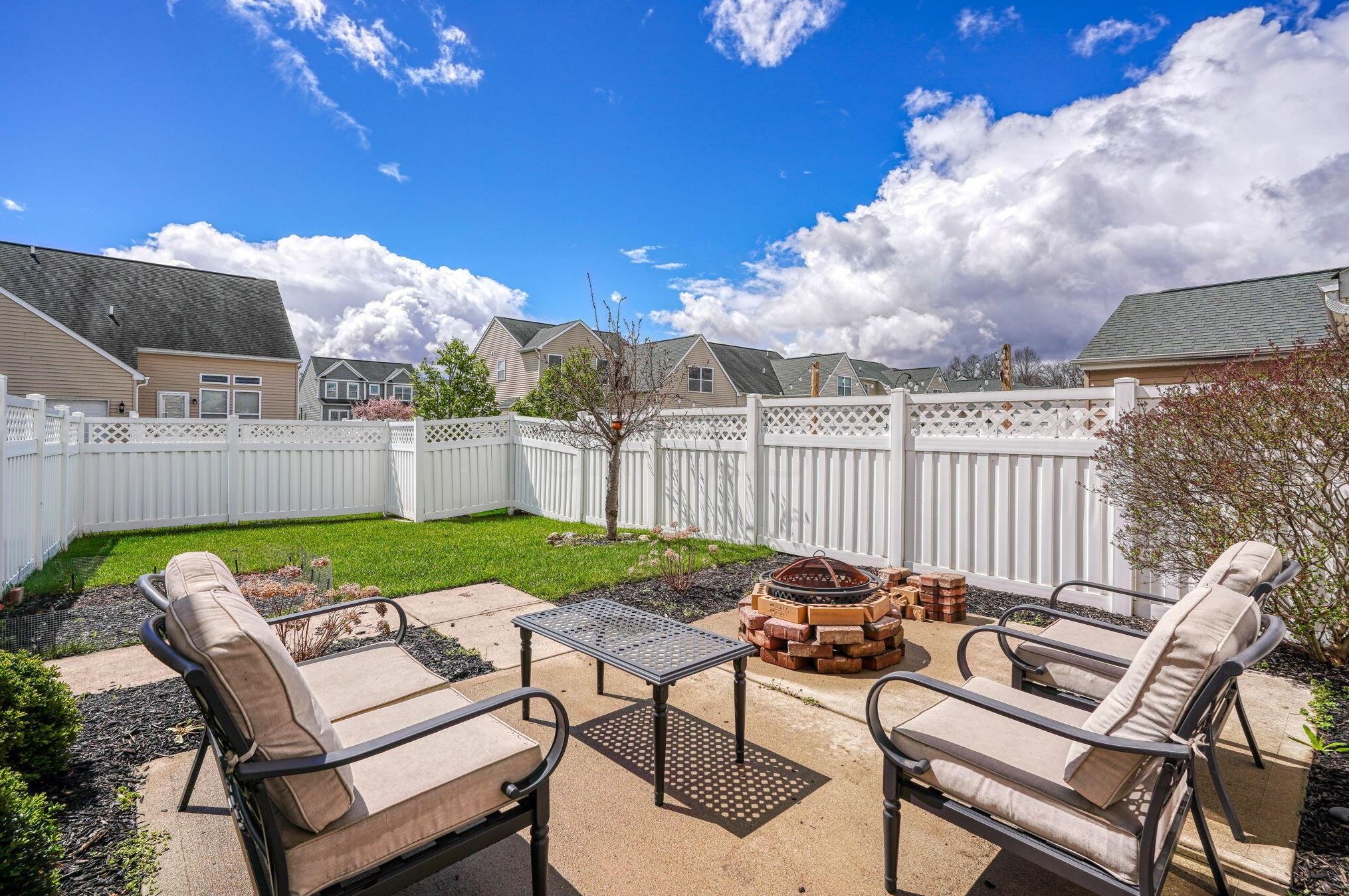 6771 Bigerton Bnd, Cnl Wnchstr OH  43110-1263 exterior