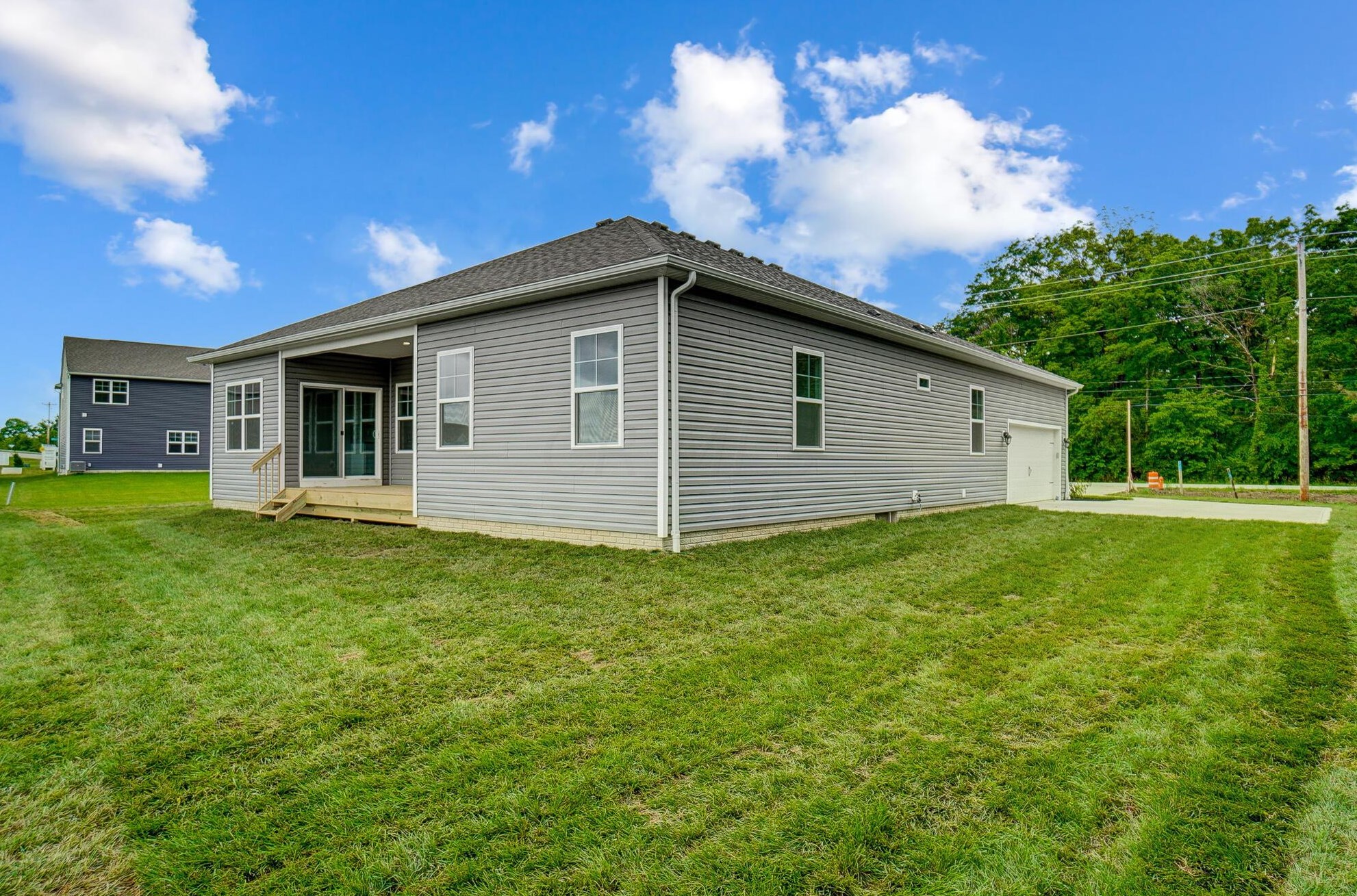 1540 Alton Darby Creek Rd, Columbus OH 43228-9708 exterior