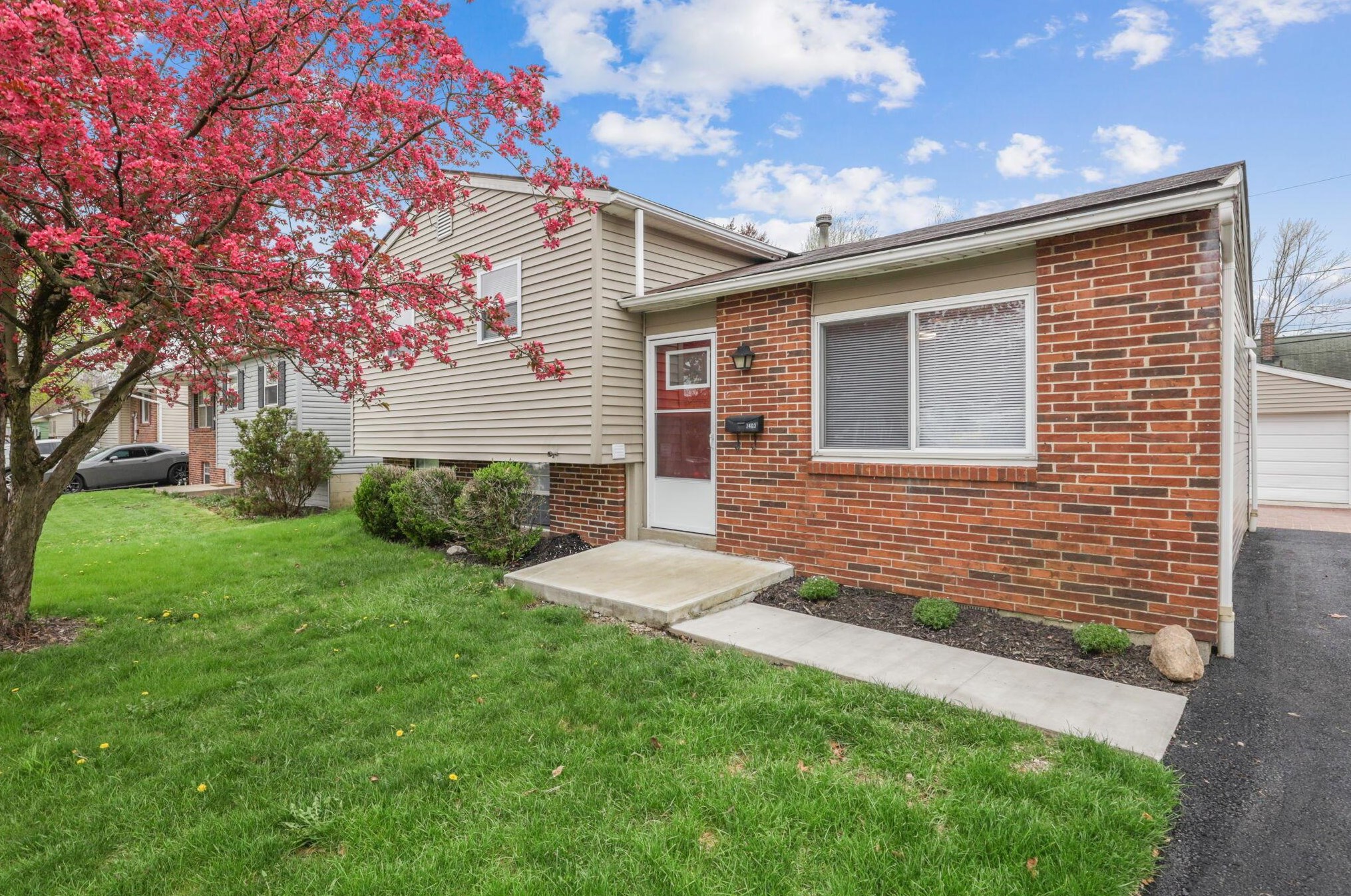 3403 Bremen St, Columbus, OH 43224-3434