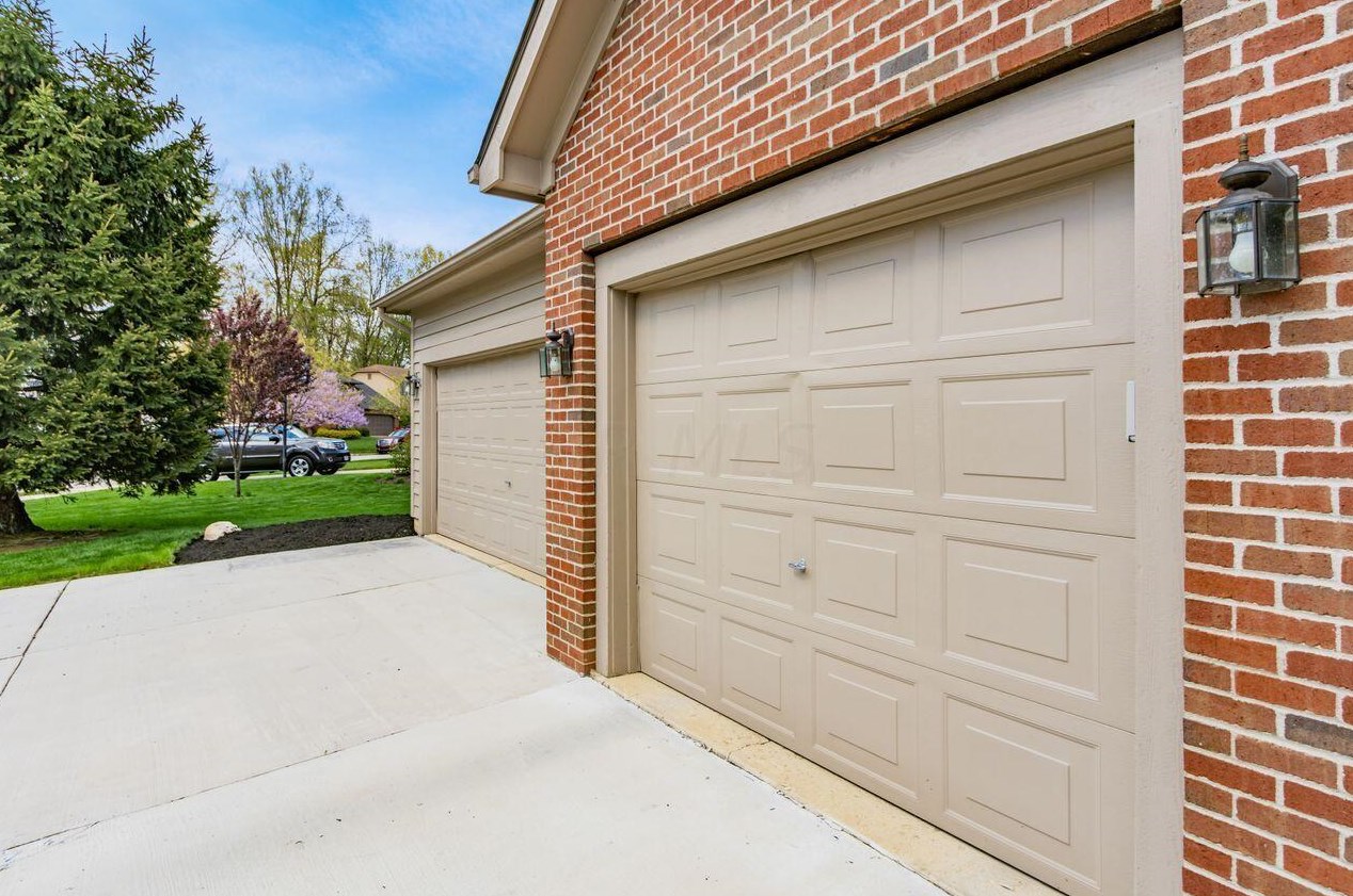 548 Kingfisher Dr, Westerville OH  43082-1064 exterior