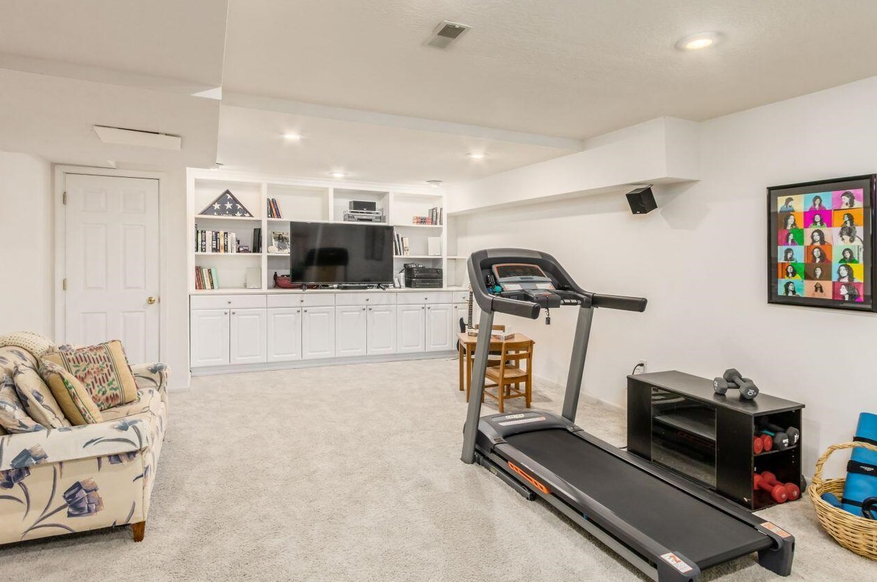 548 Kingfisher Dr, Westerville OH  43082-1064 exterior