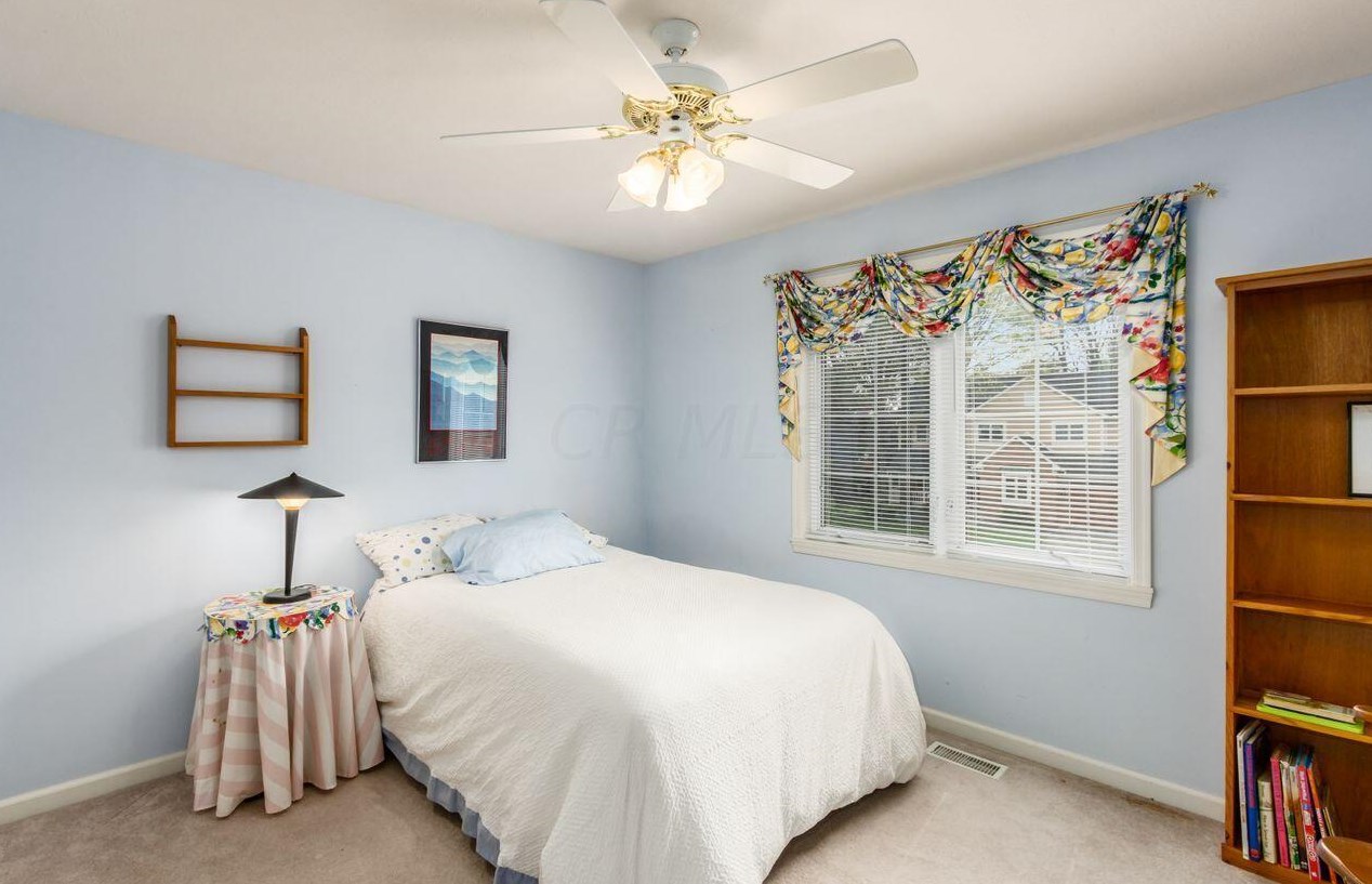 548 Kingfisher Dr, Westerville OH  43082-1064 exterior