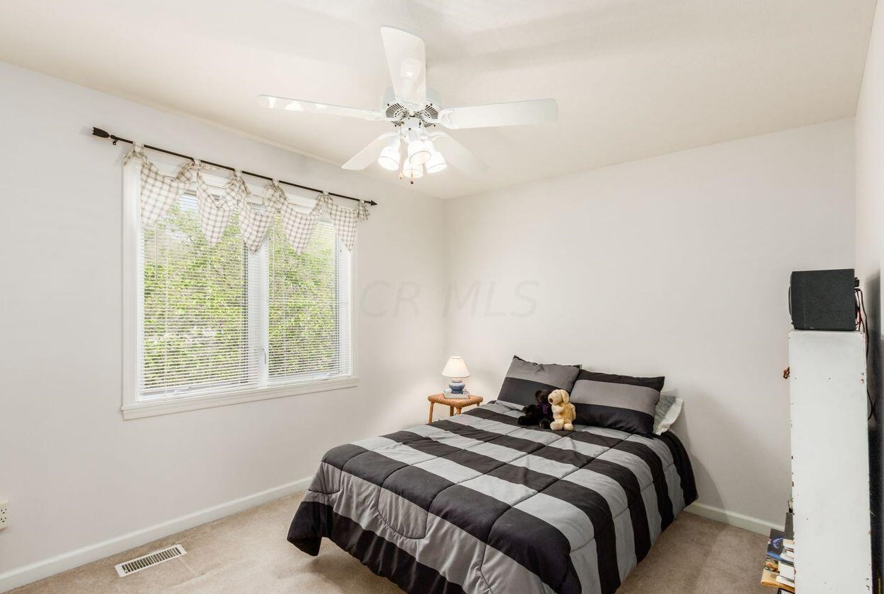 548 Kingfisher Dr, Westerville OH  43082-1064 exterior