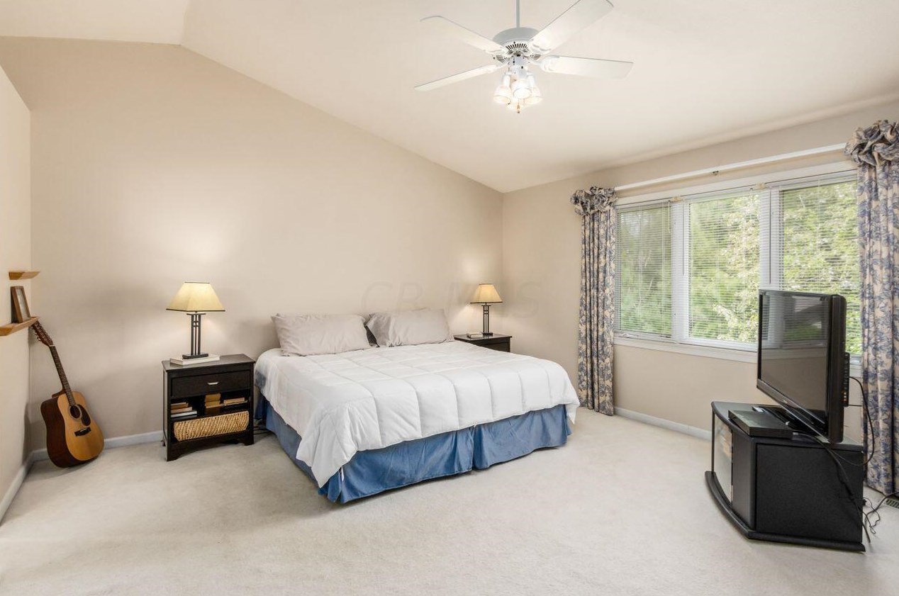 548 Kingfisher Dr, Westerville OH  43082-1064 exterior