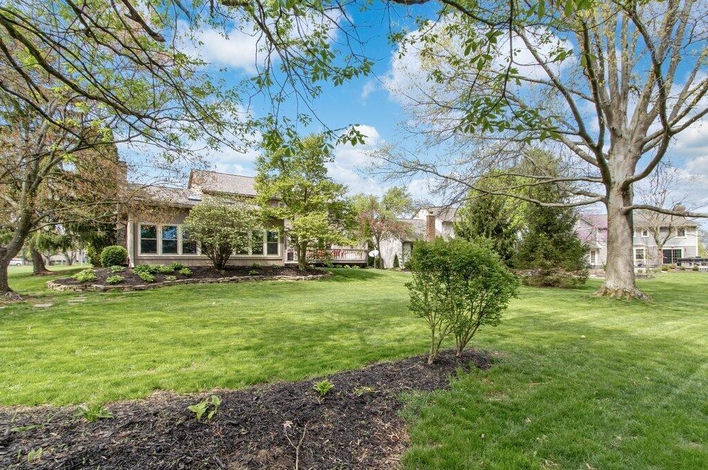 5349 Aryshire Dr, Dublin OH  43017-9424 exterior