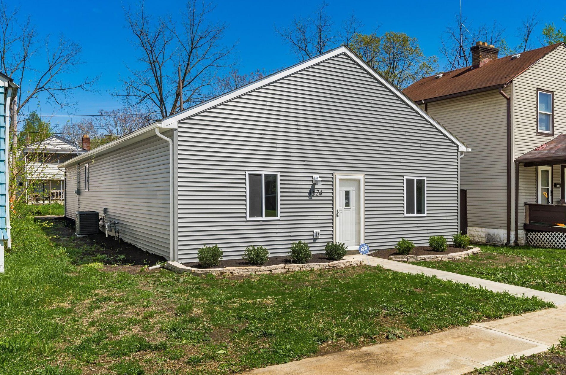 1524 Briarwood Ave, Columbus, OH 43211-1502