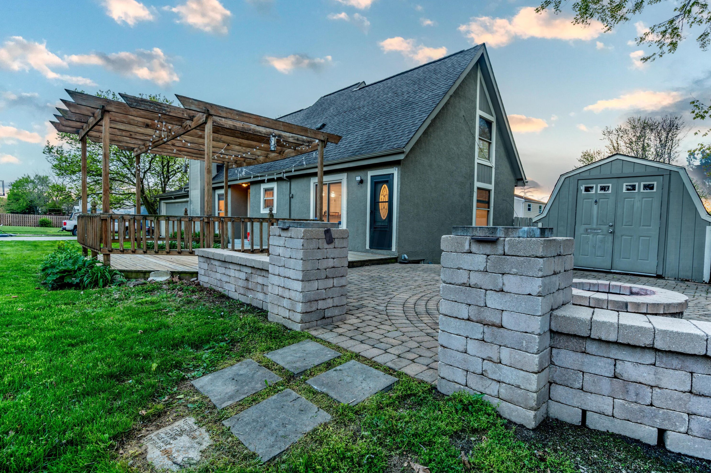 3062 Frobisher Ave, Dublin OH  43017-1617 exterior