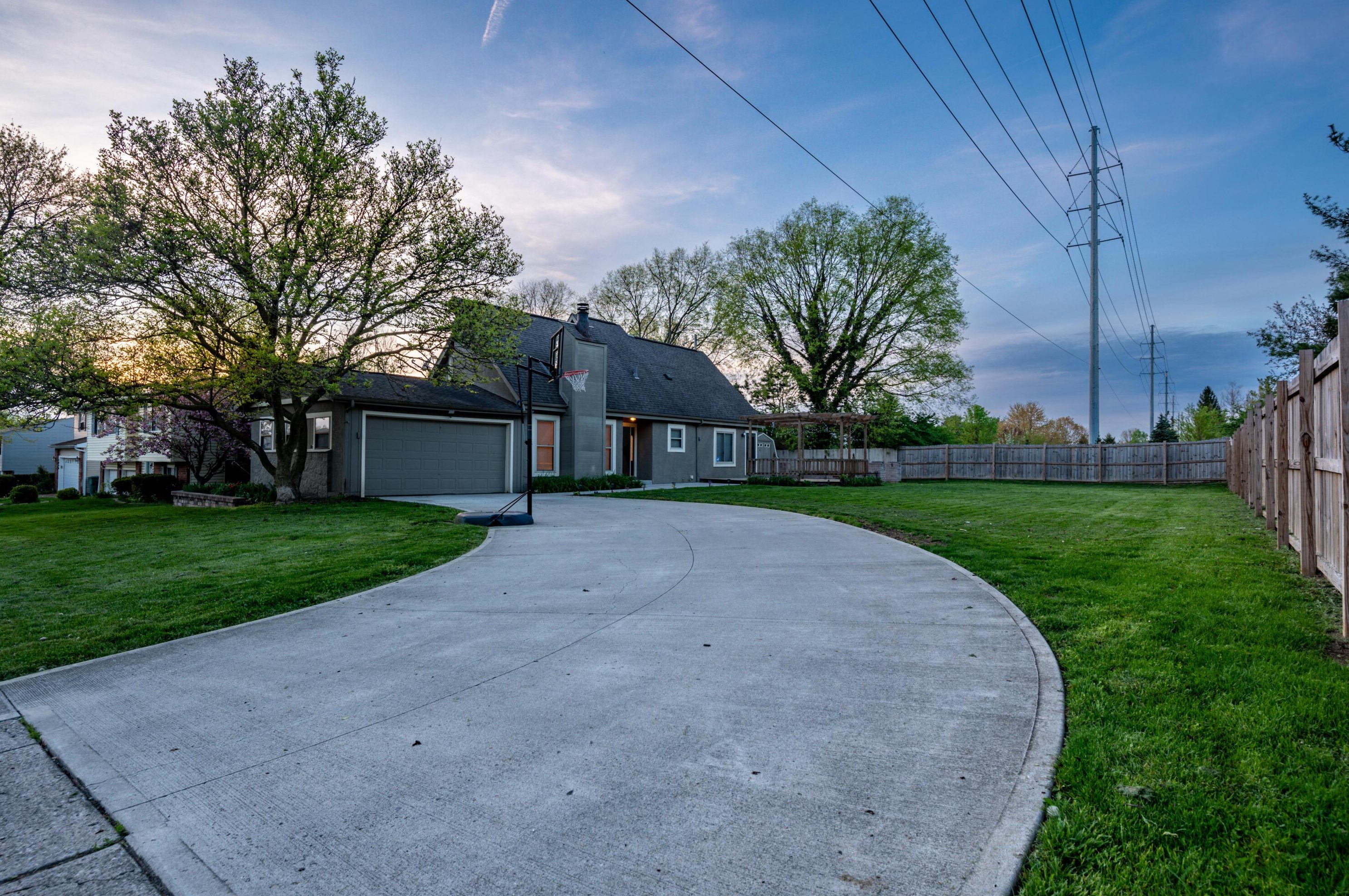 3062 Frobisher Ave, Dublin OH  43017-1617 exterior