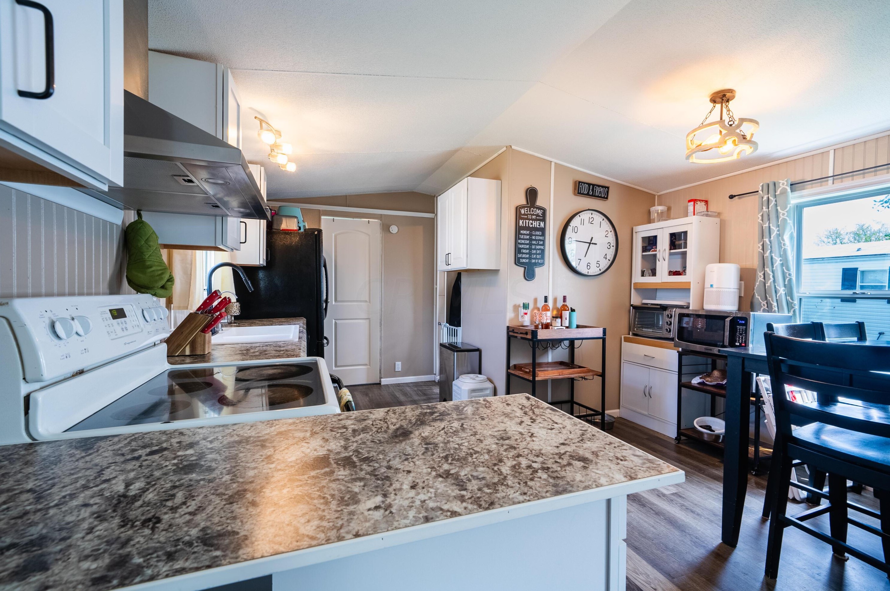 101 Woodfield Pl, Ashville OH  43103-2000 exterior