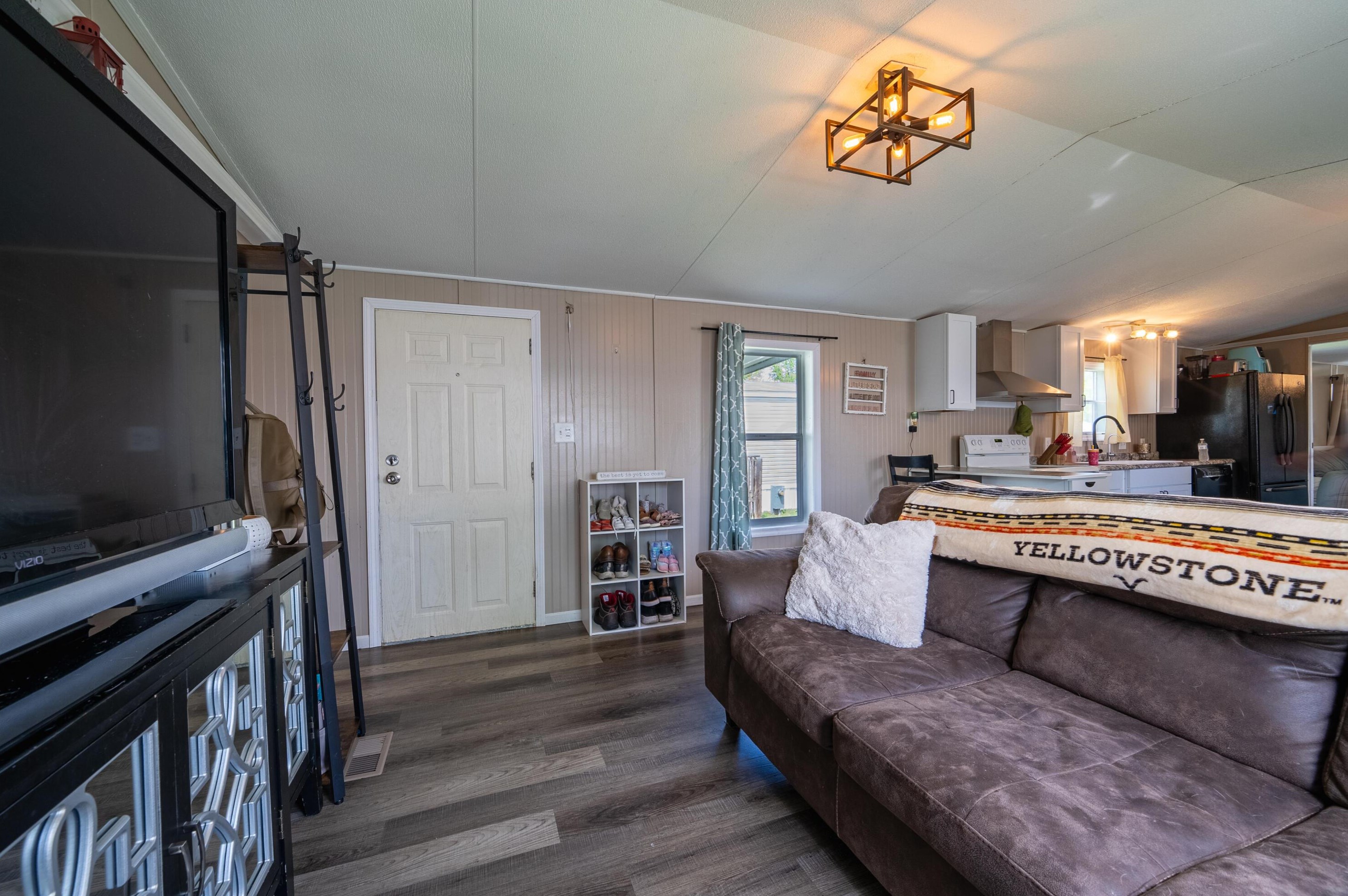 101 Woodfield Pl, Ashville OH  43103-2000 exterior