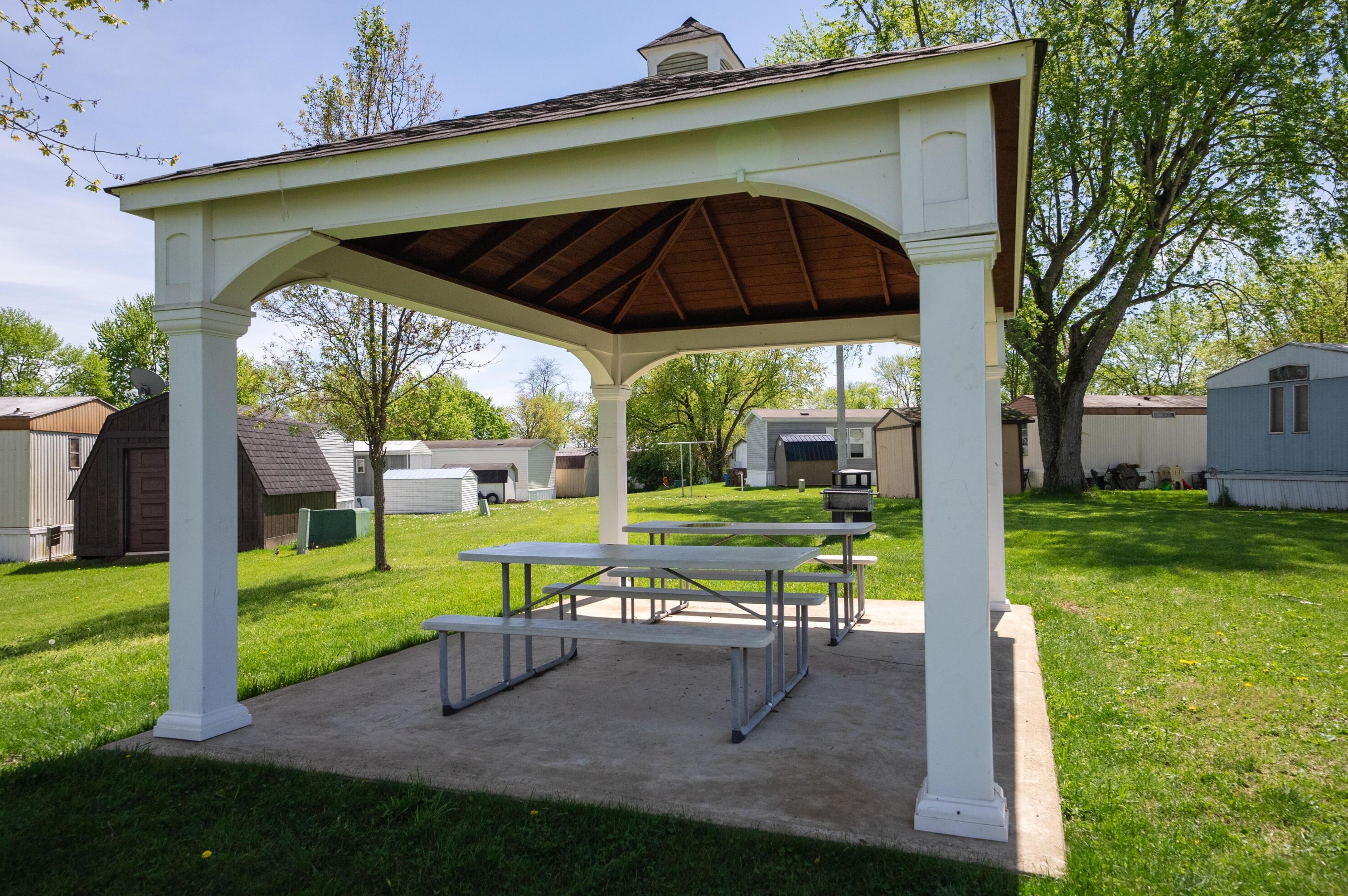 101 Woodfield Pl, Ashville OH  43103-2000 exterior