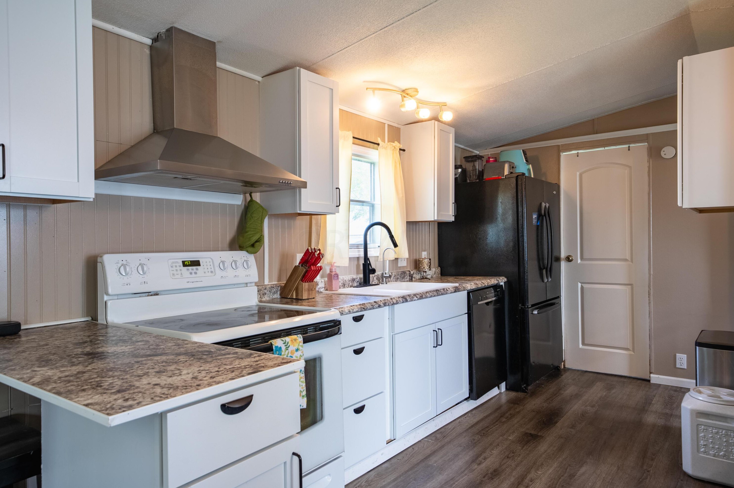 101 Woodfield Pl, Ashville OH  43103-2000 exterior