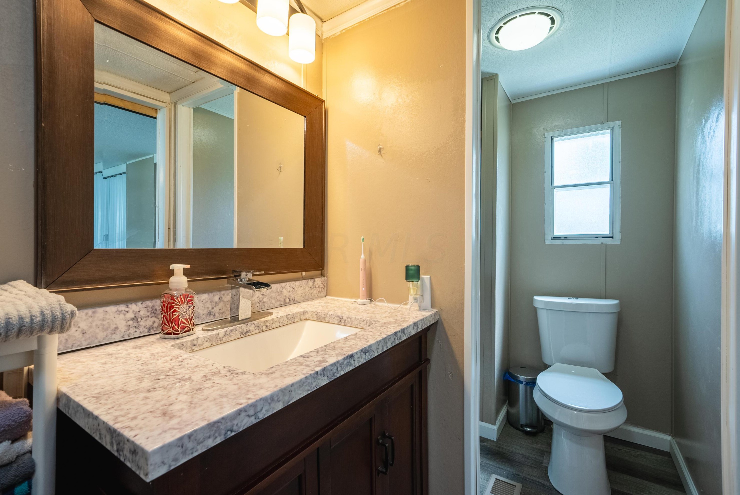 101 Woodfield Pl, Ashville OH  43103-2000 exterior