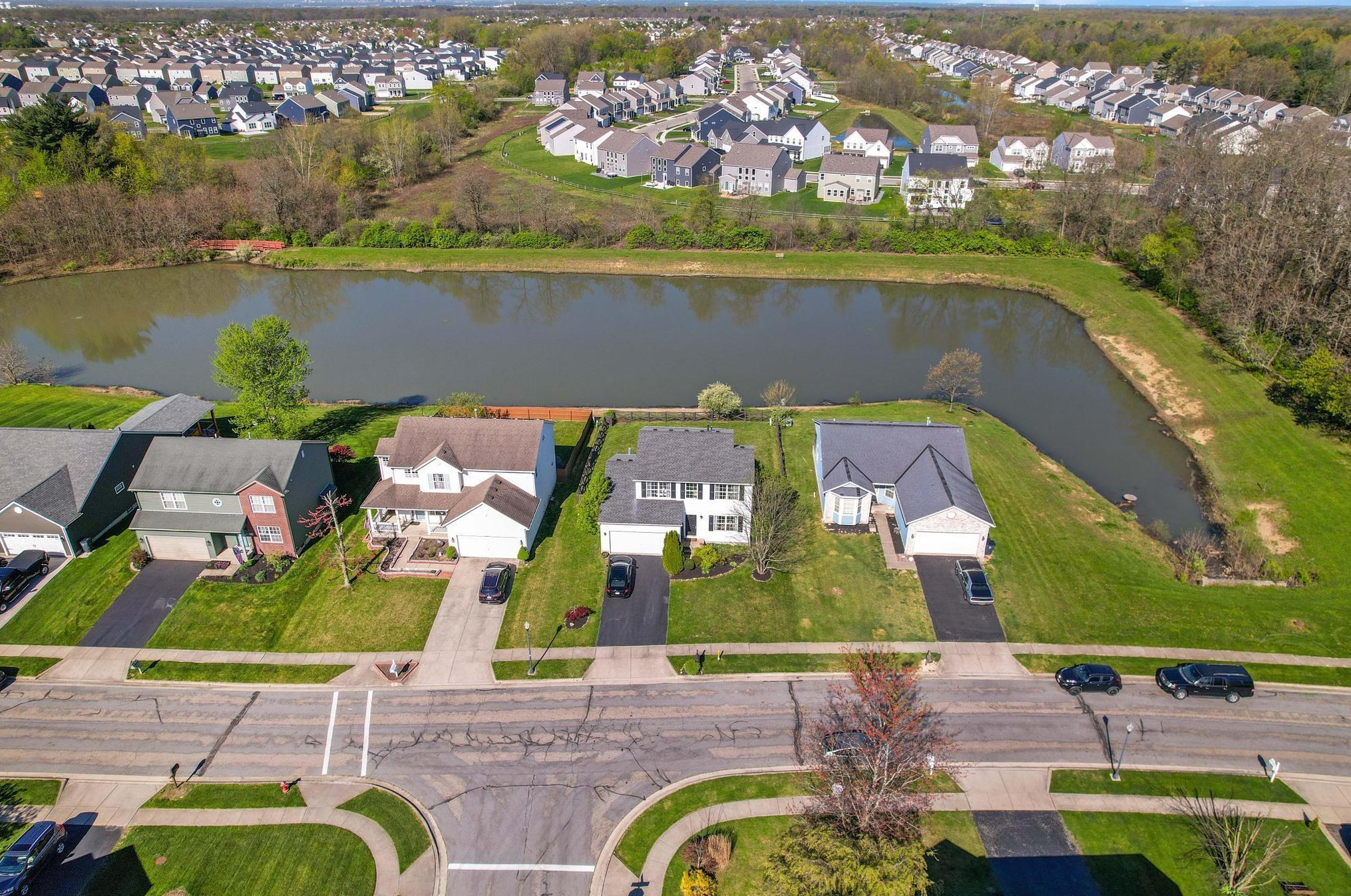 1568 Roscommon Dr, Pataskala, OH 43062-7017