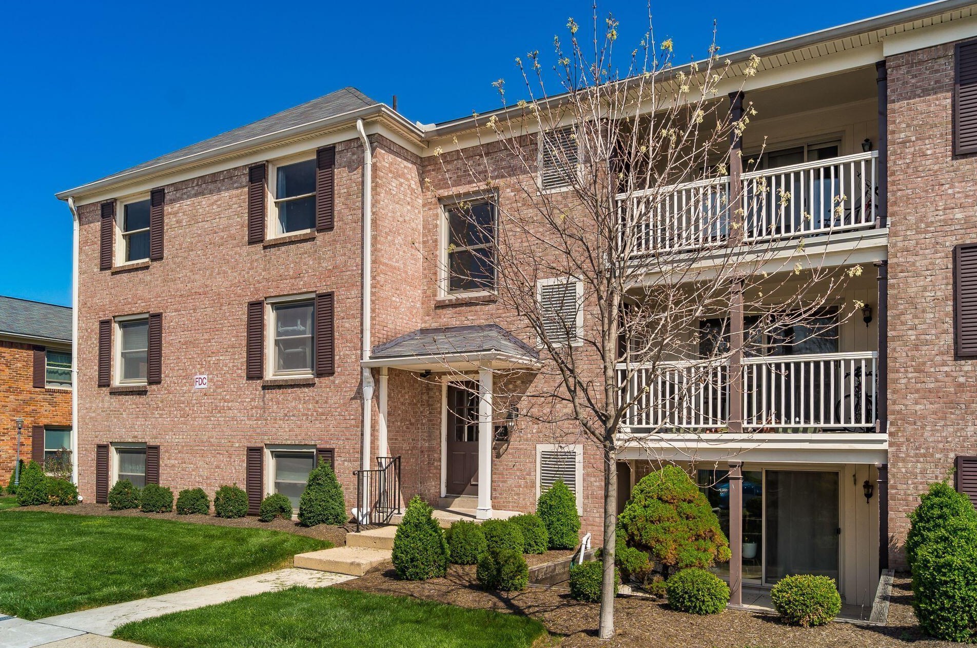 892 Chatham Ln #g, Columbus, OH 43221