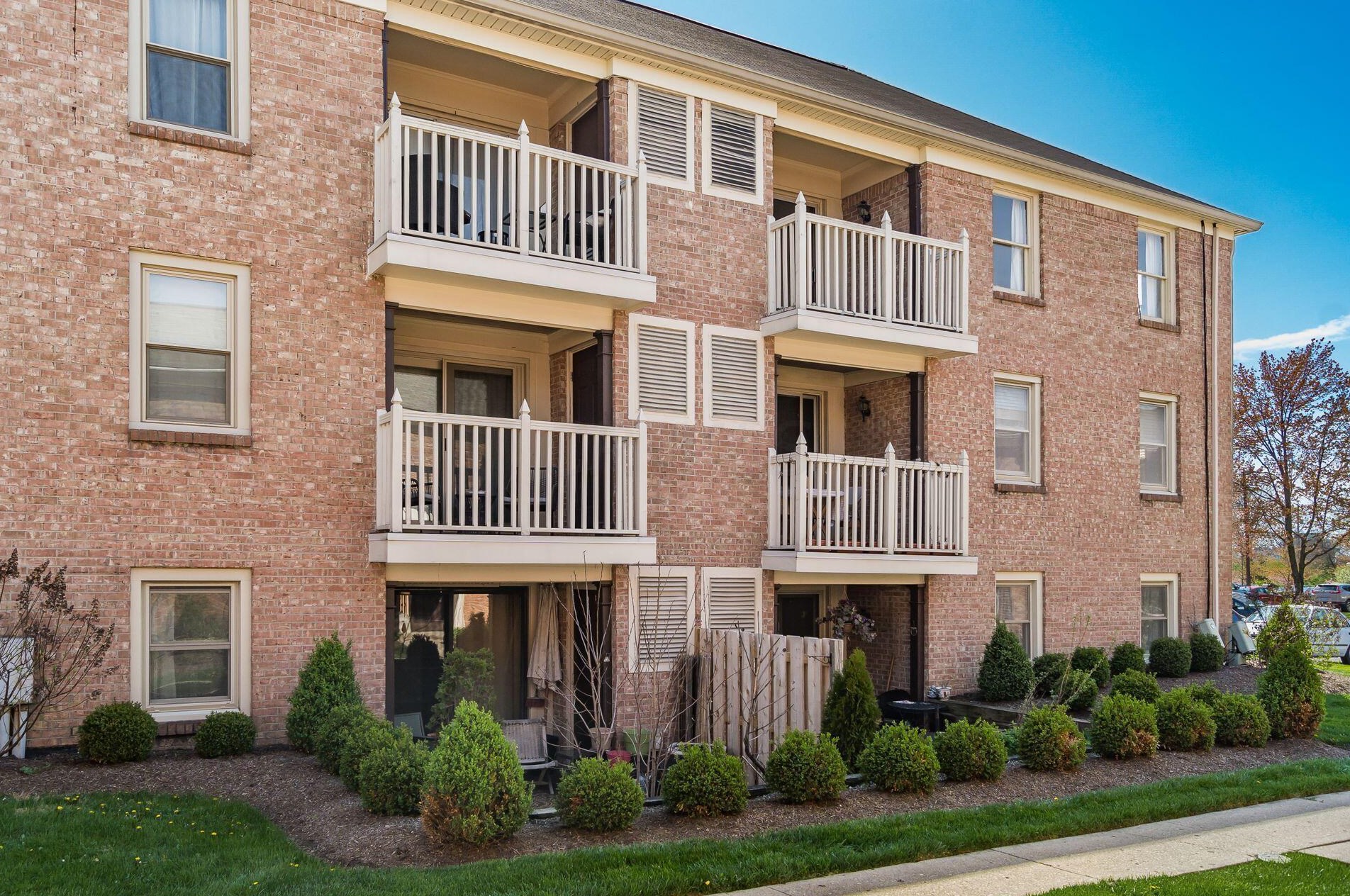 892 Chatham Ln, Columbus OH  43221-2423 exterior