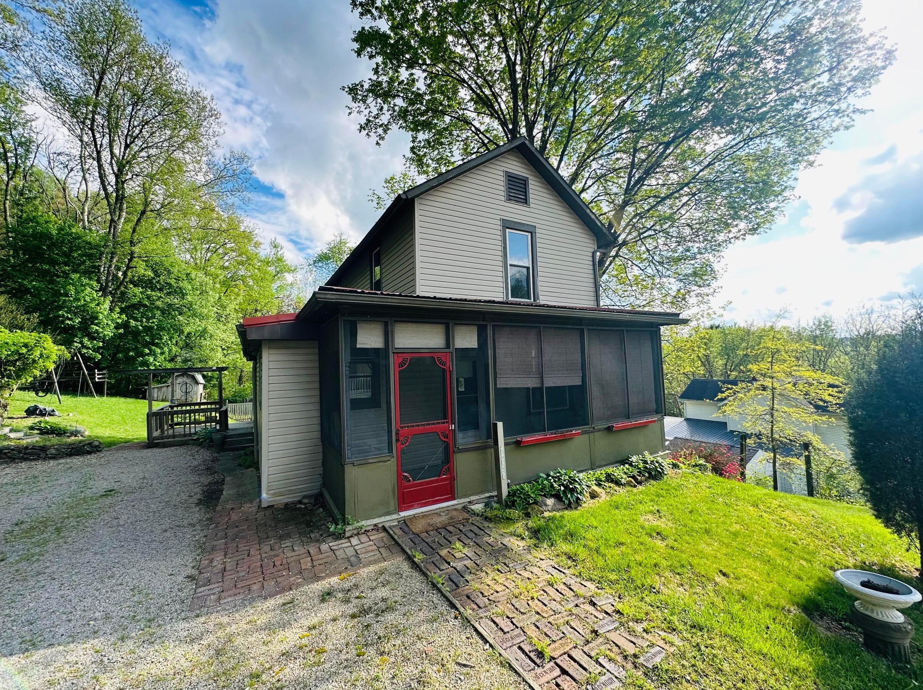 522 Grant St, Crooksville, OH 43731-1312