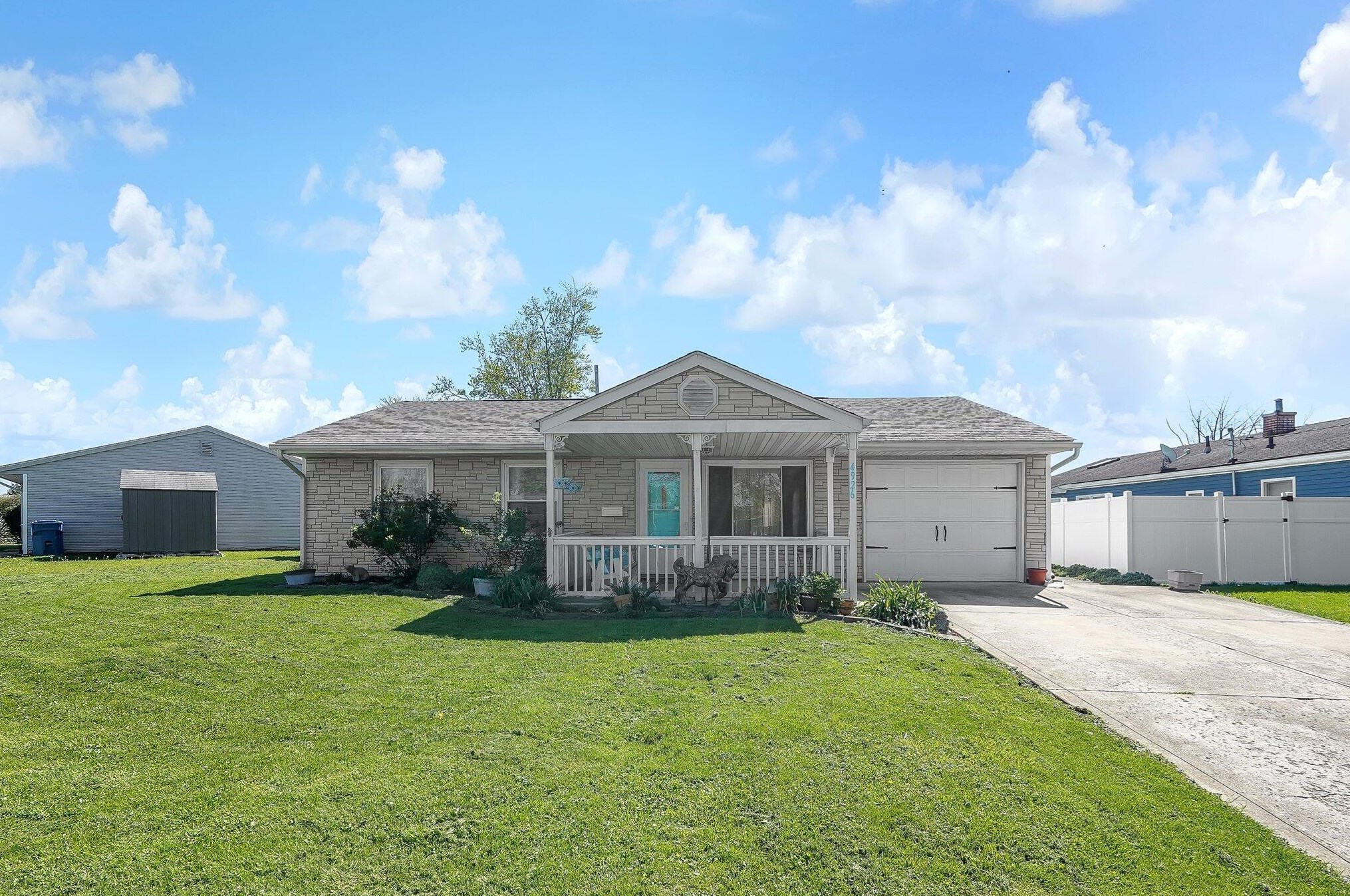 4926 Meadowbrook Dr, Columbus, OH 43207