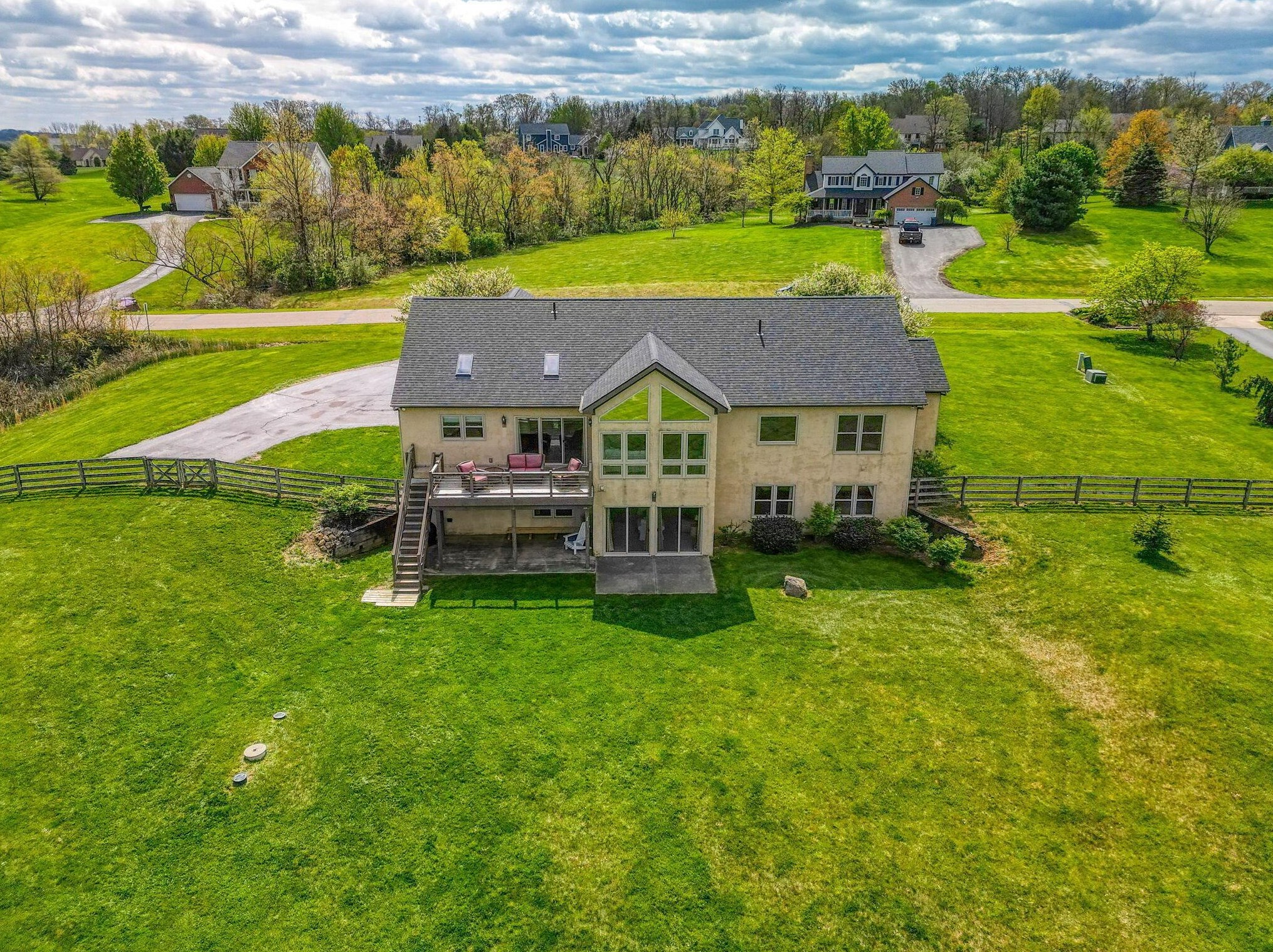 1887 Glenhurst Dr, Lancaster OH 43130-7951 exterior