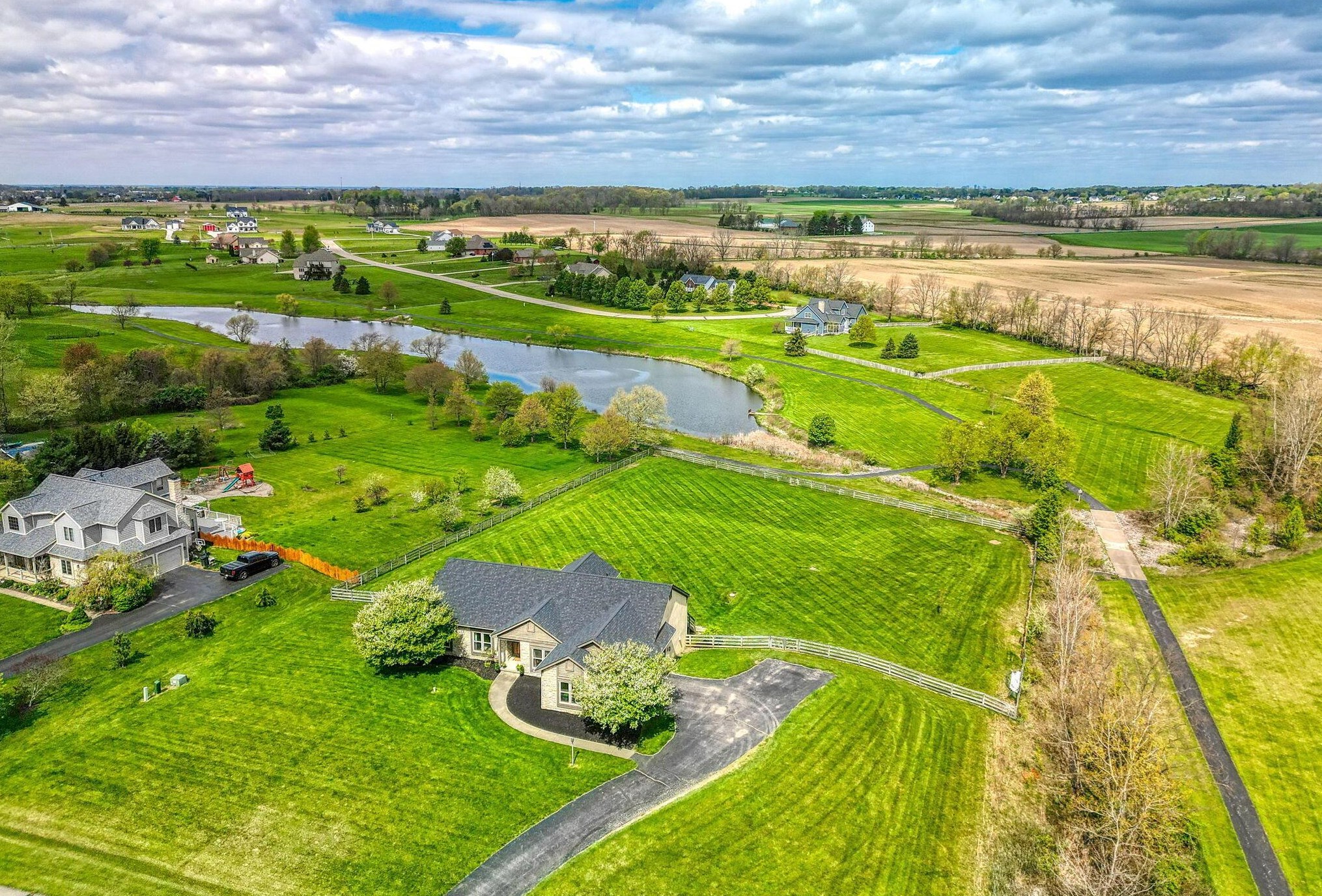 1887 Glenhurst Dr, Lancaster OH 43130-7951 exterior