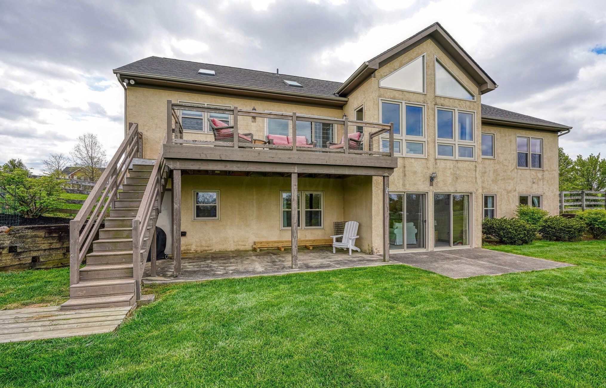 1887 Glenhurst Dr, Lancaster OH 43130-7951 exterior