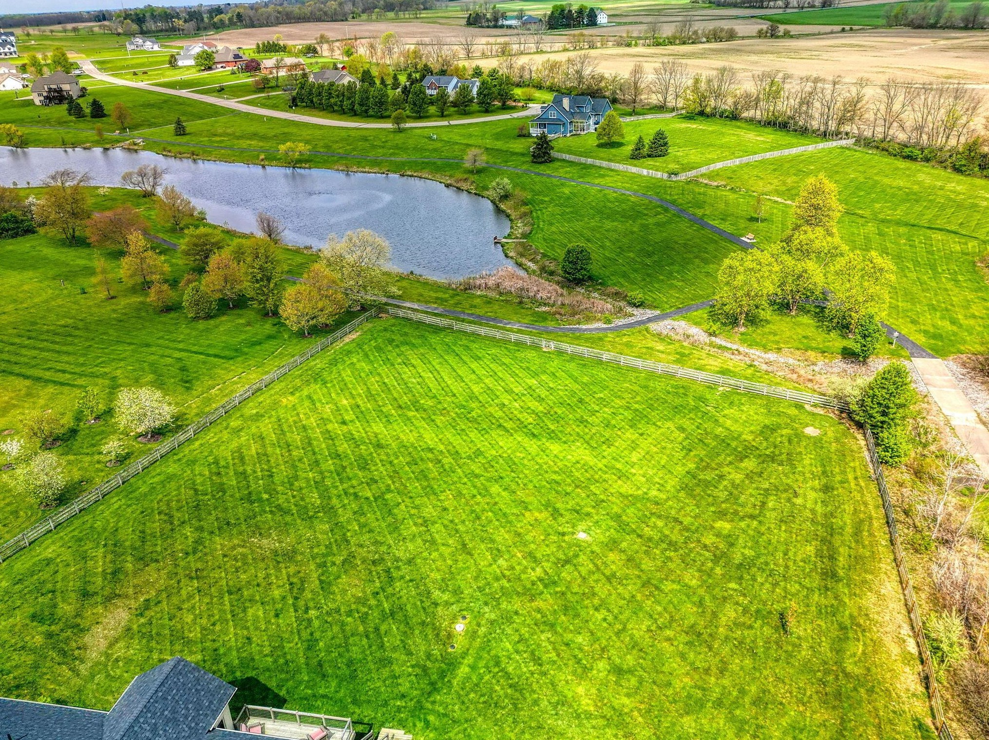 1887 Glenhurst Dr, Lancaster OH 43130-7951 exterior