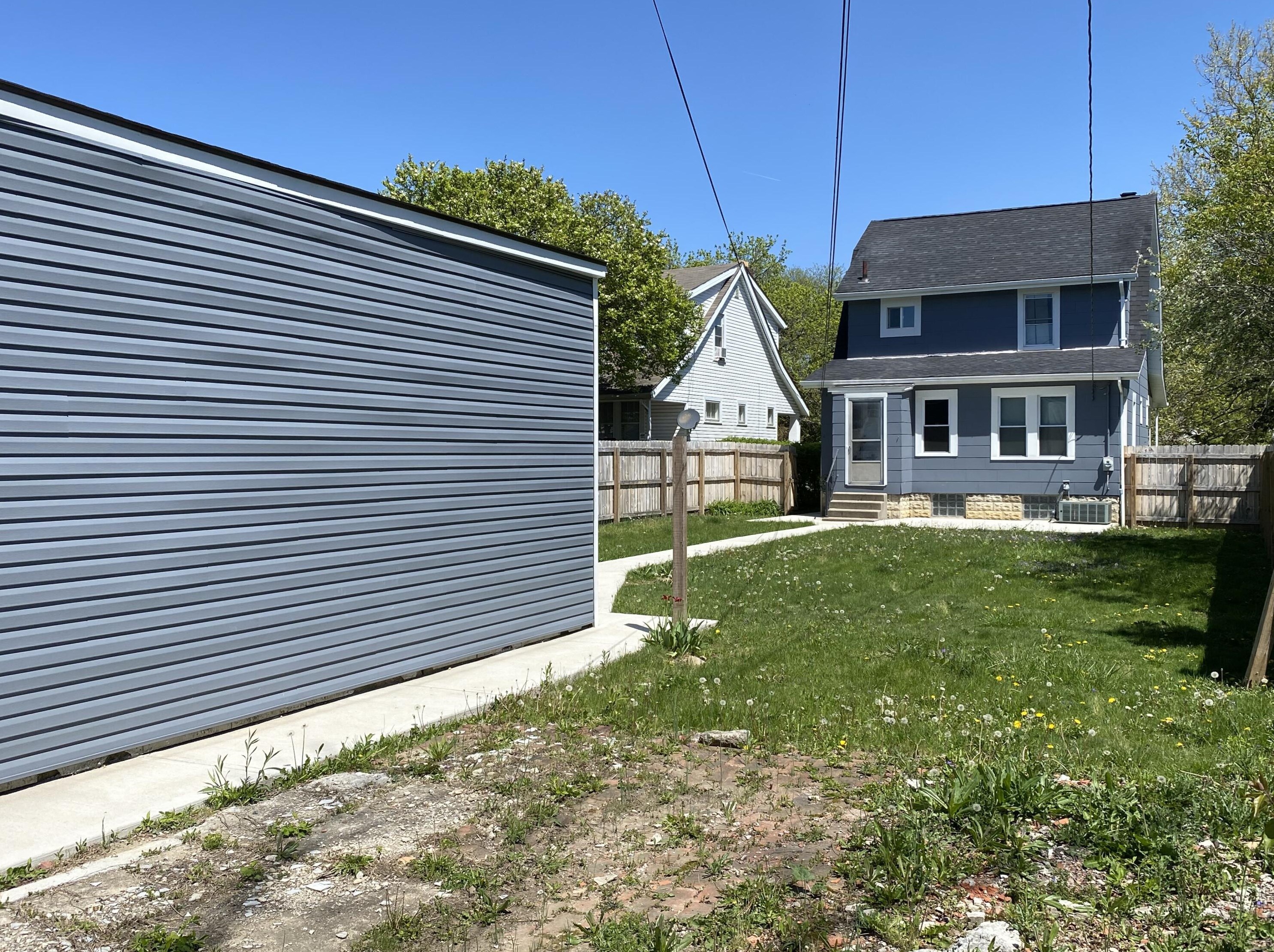 689 Eureka Ave, Columbus OH  43204-2915 exterior